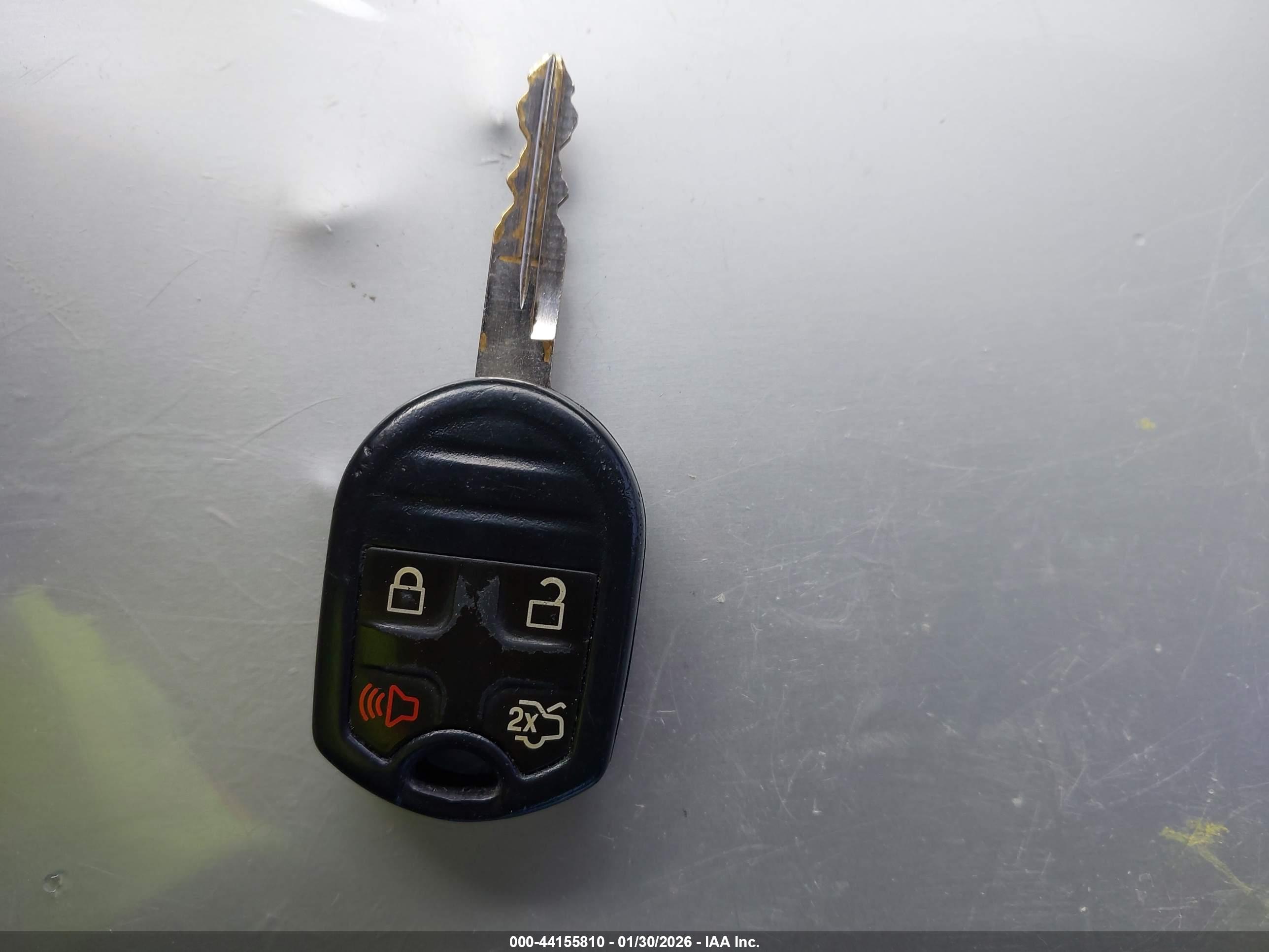 FORD TAURUS image 11