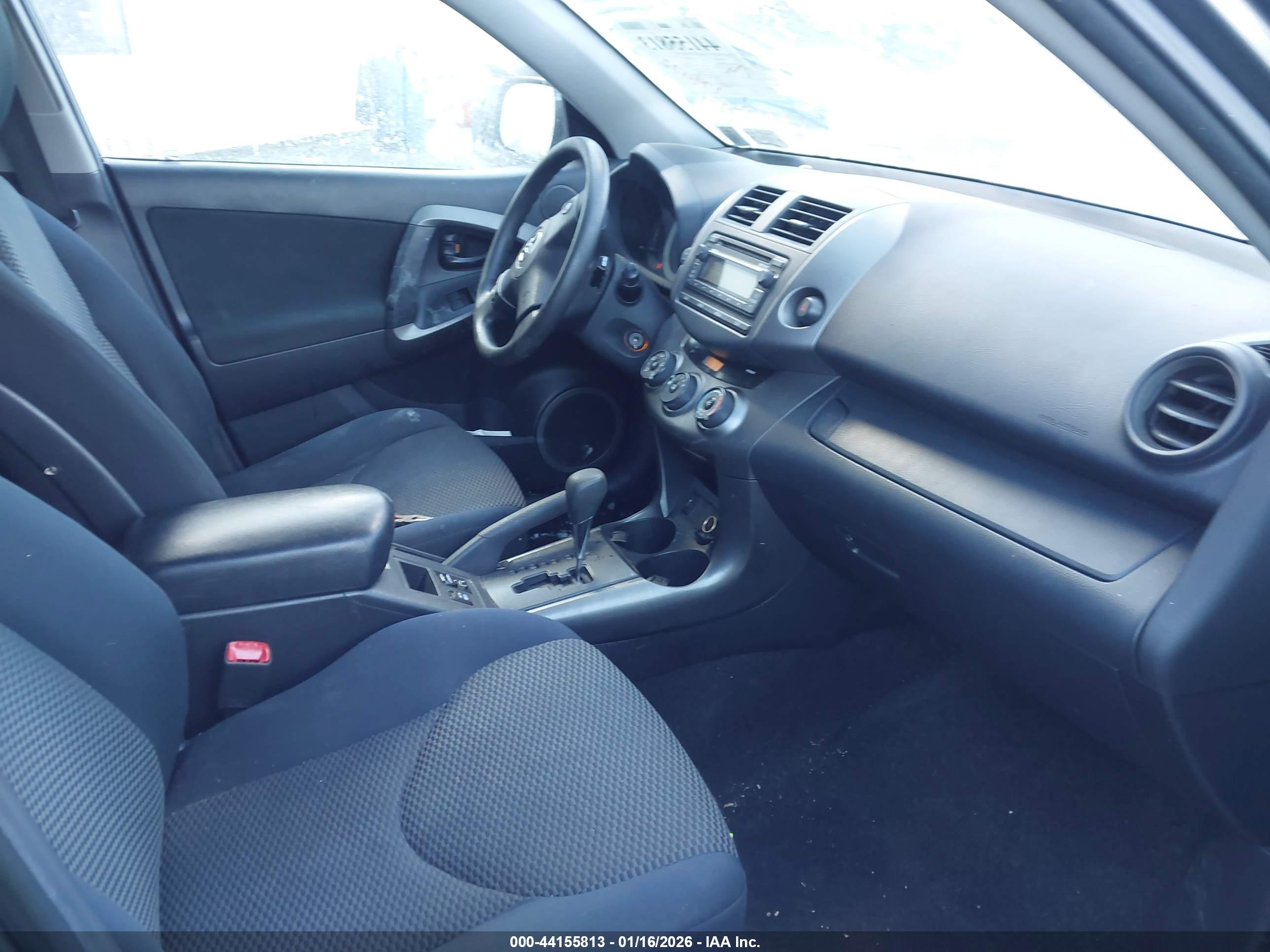 TOYOTA RAV4 image 5