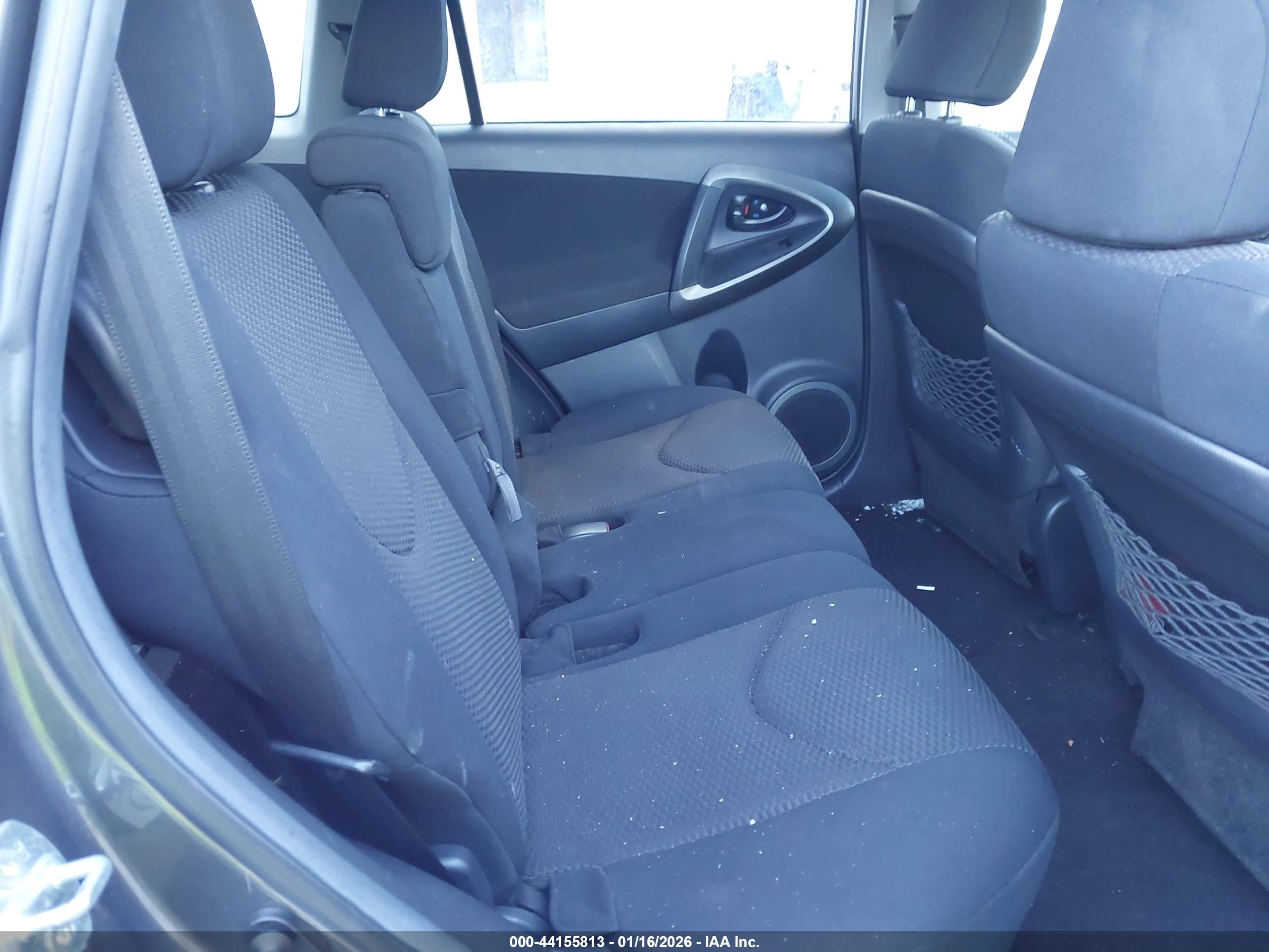 TOYOTA RAV4 image 8