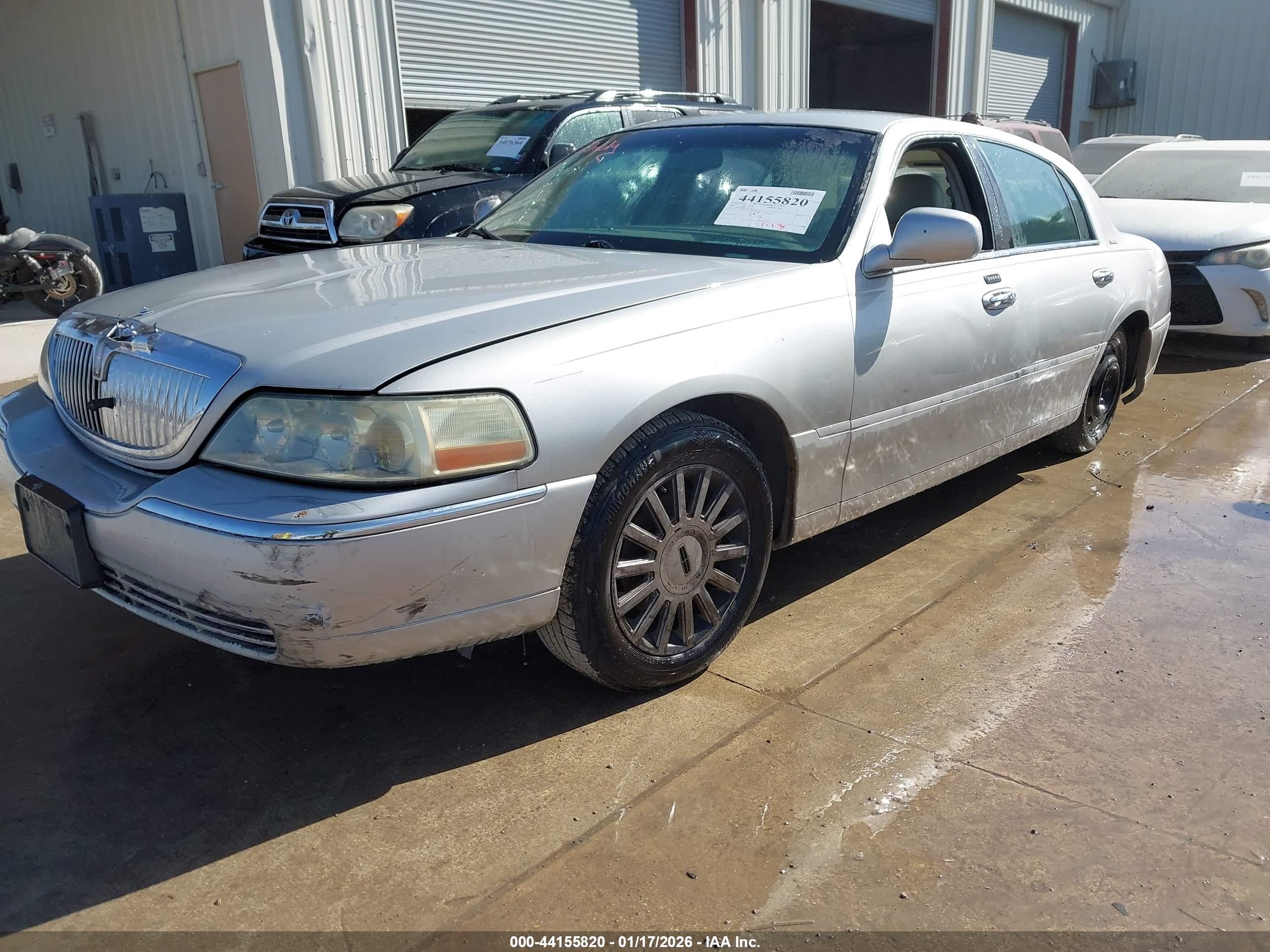 LINCOLN TOWN image 2