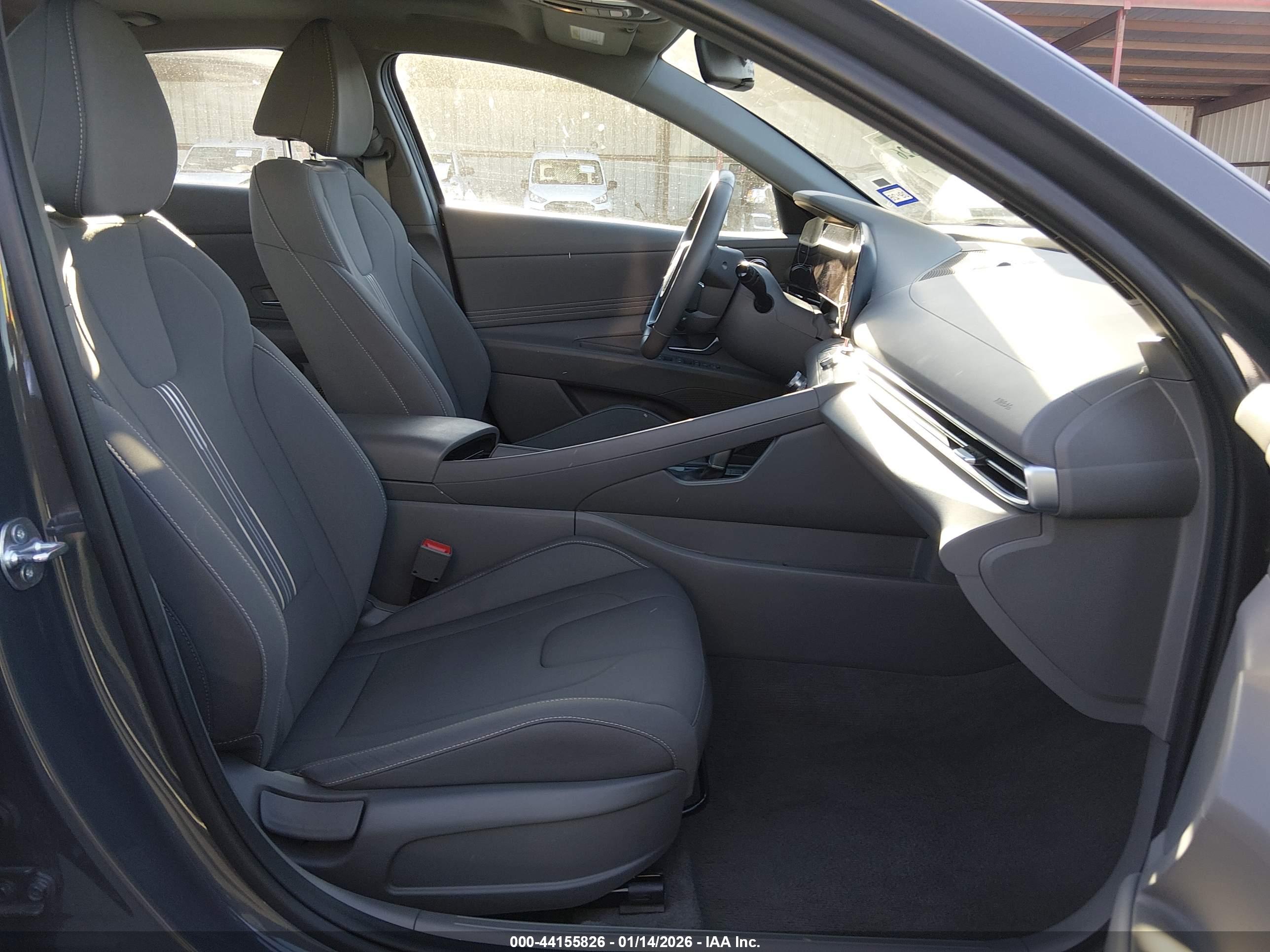 HYUNDAI ELANTRA image 5