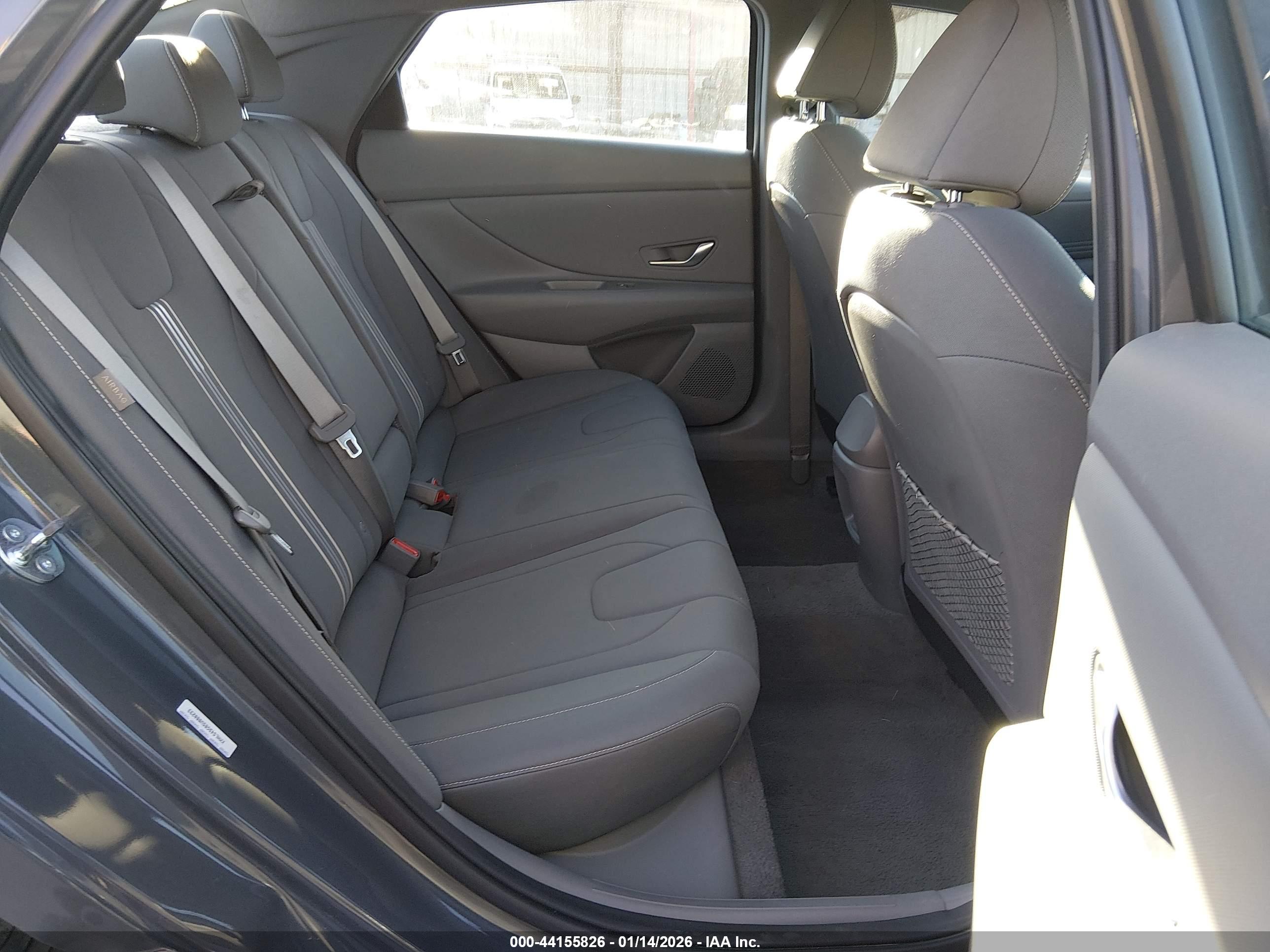 HYUNDAI ELANTRA image 8