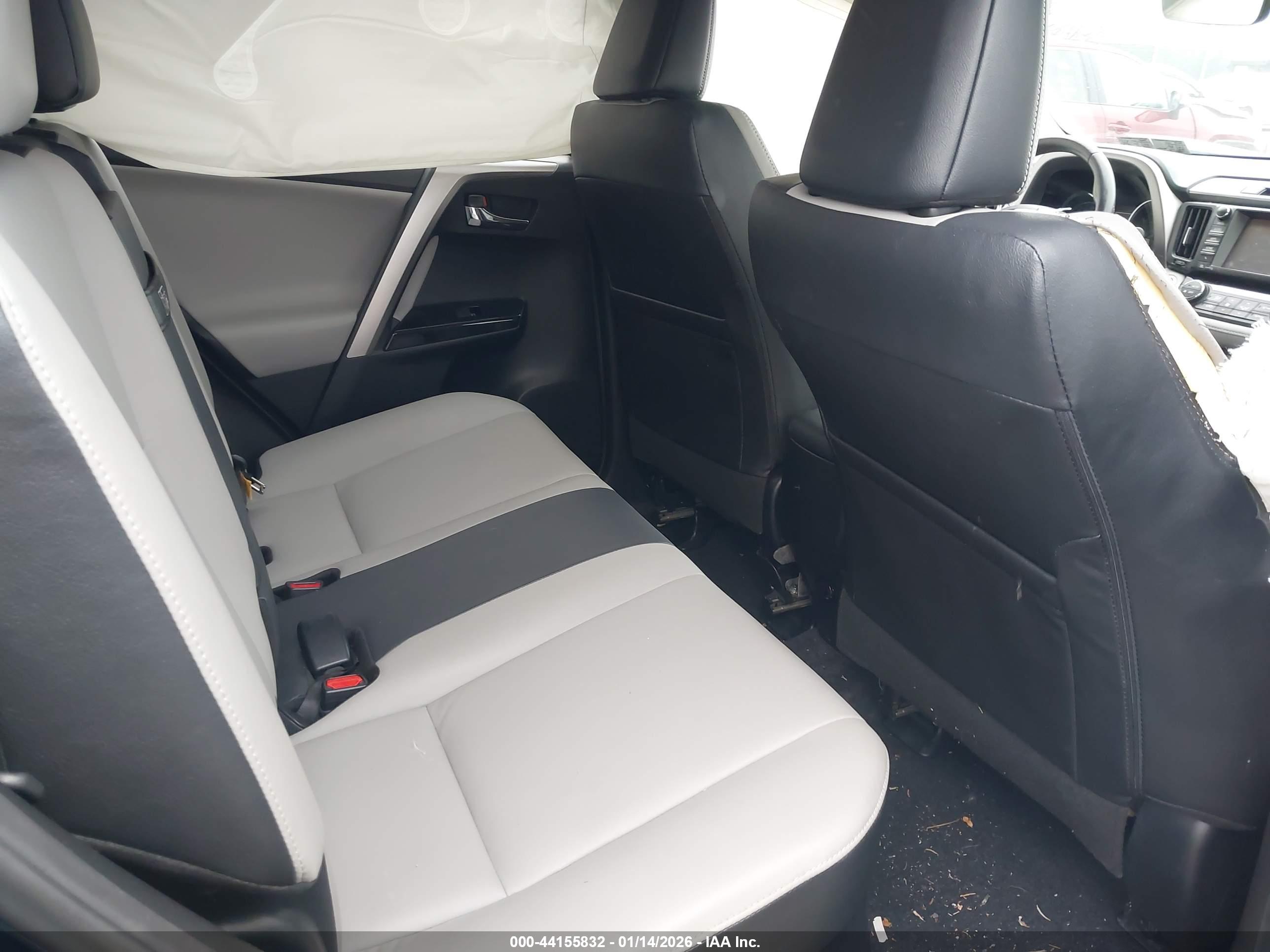 TOYOTA RAV4 image 8