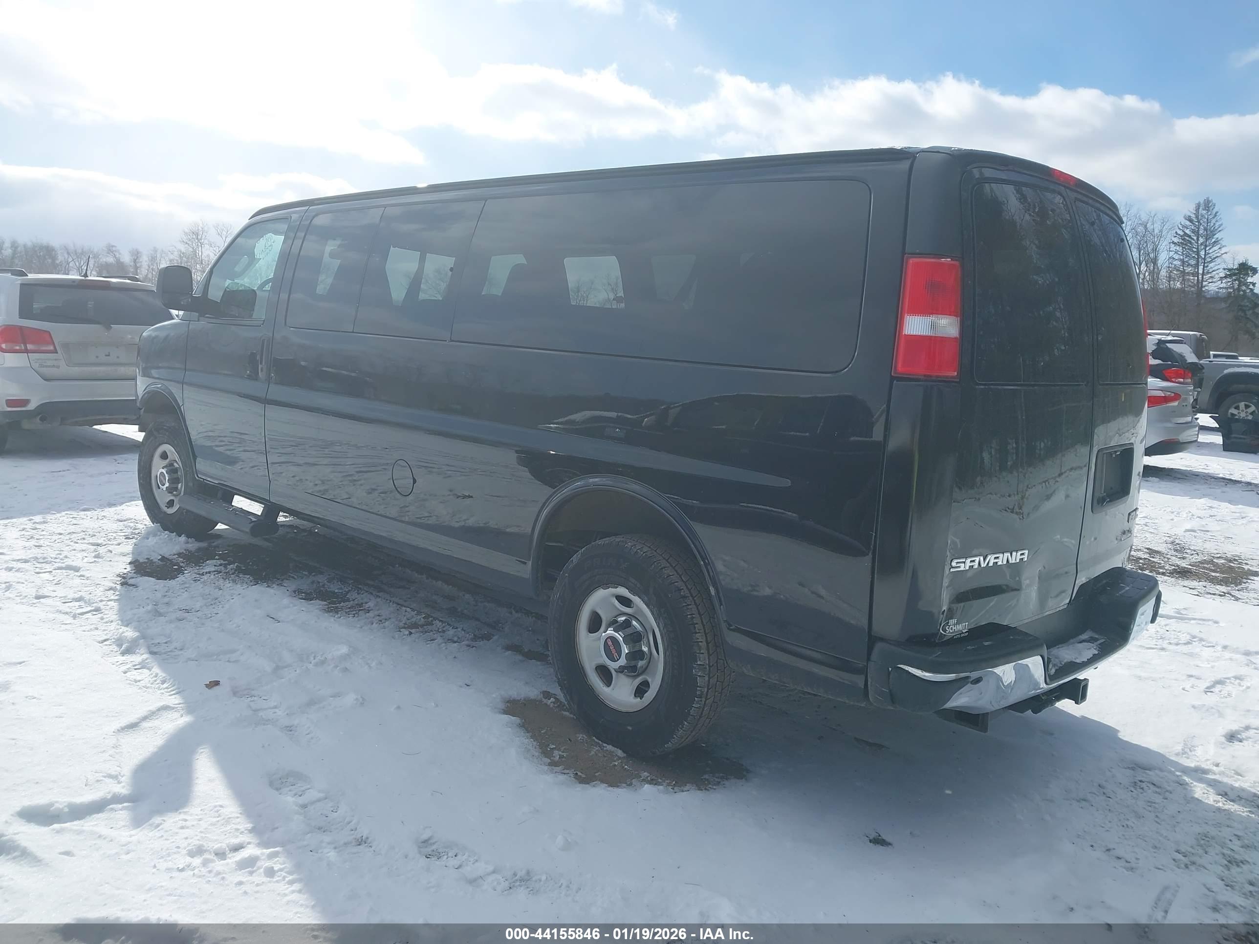 GMC SAVANA image 3