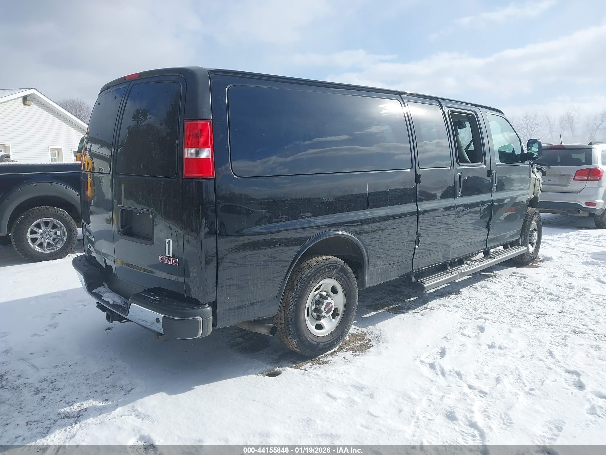 GMC SAVANA image 4