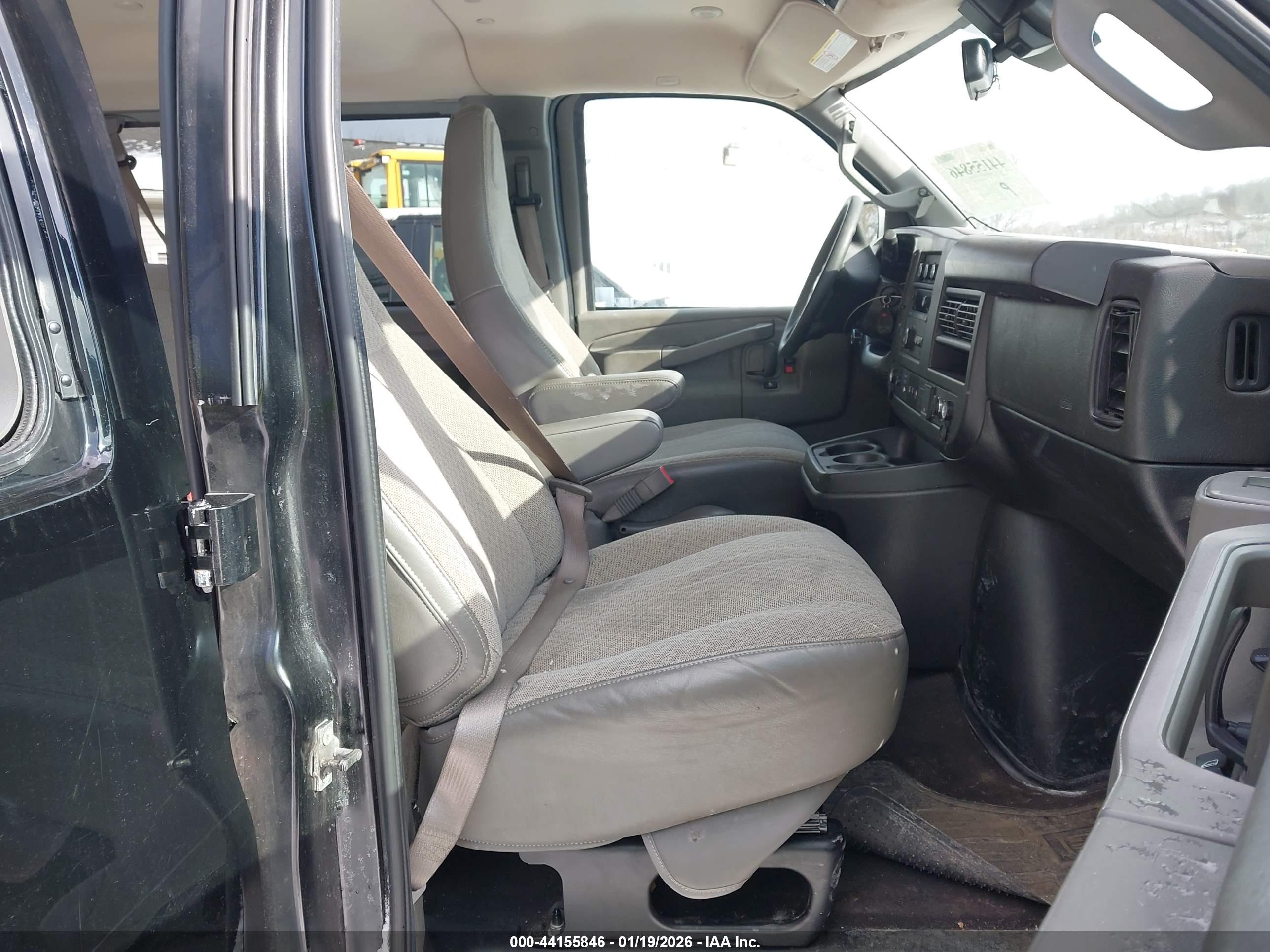 GMC SAVANA image 5