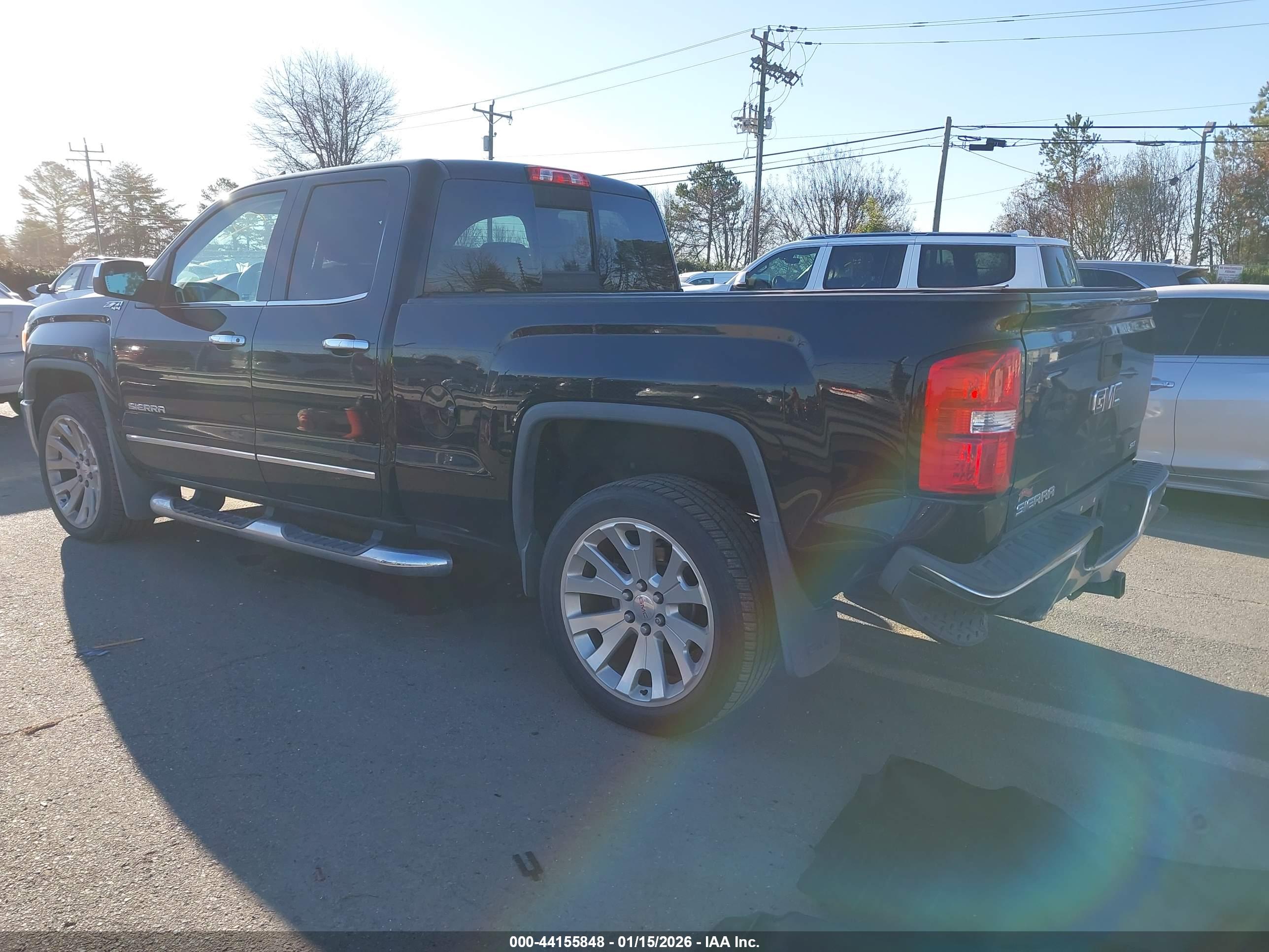 GMC SIERRA image 3