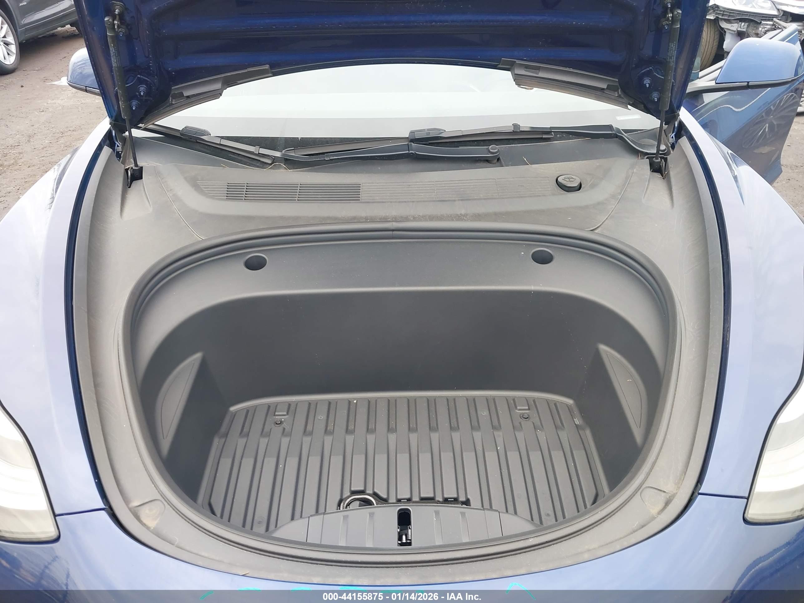 TESLA MODEL image 10
