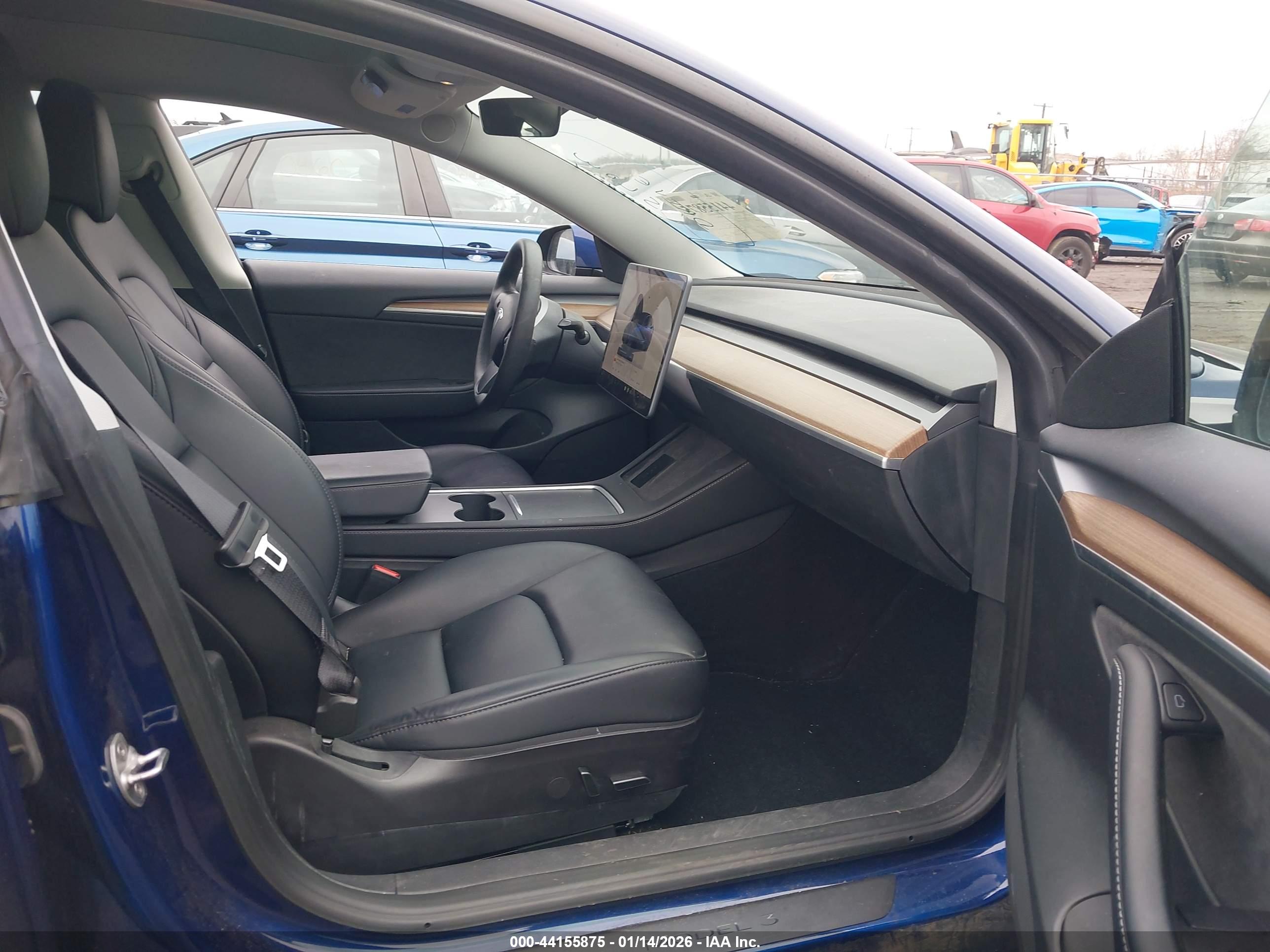 TESLA MODEL image 5