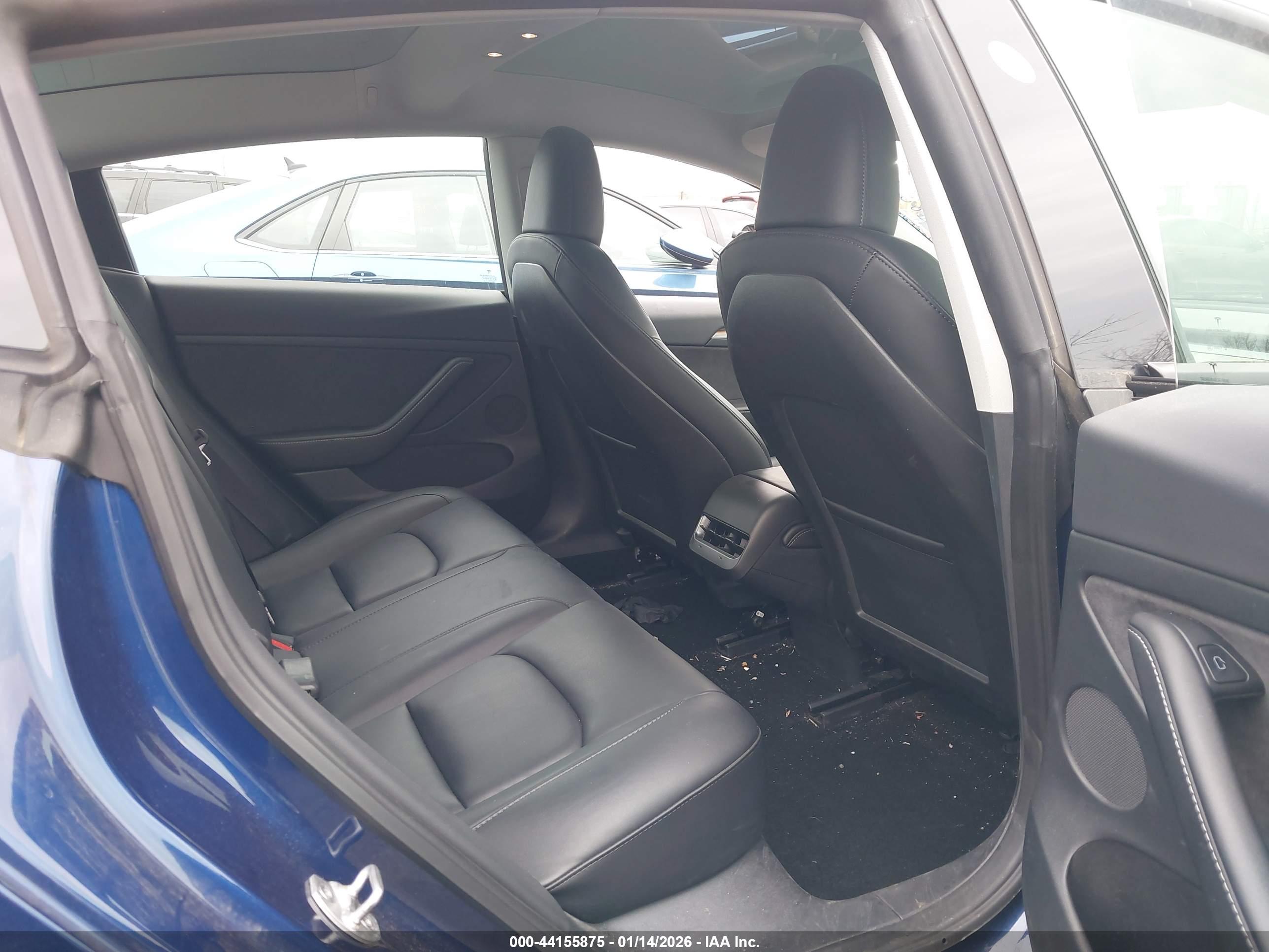 TESLA MODEL image 8