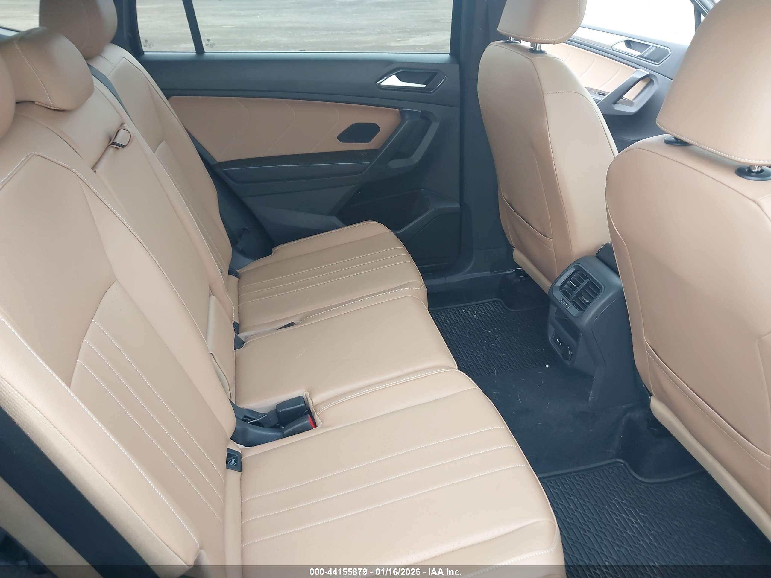 VOLKSWAGEN TIGUAN image 8