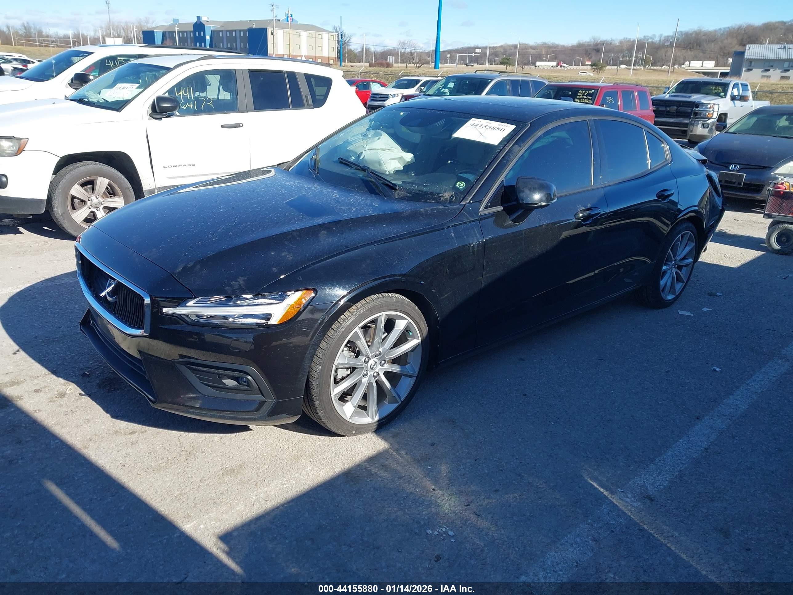 VOLVO S60 image 2