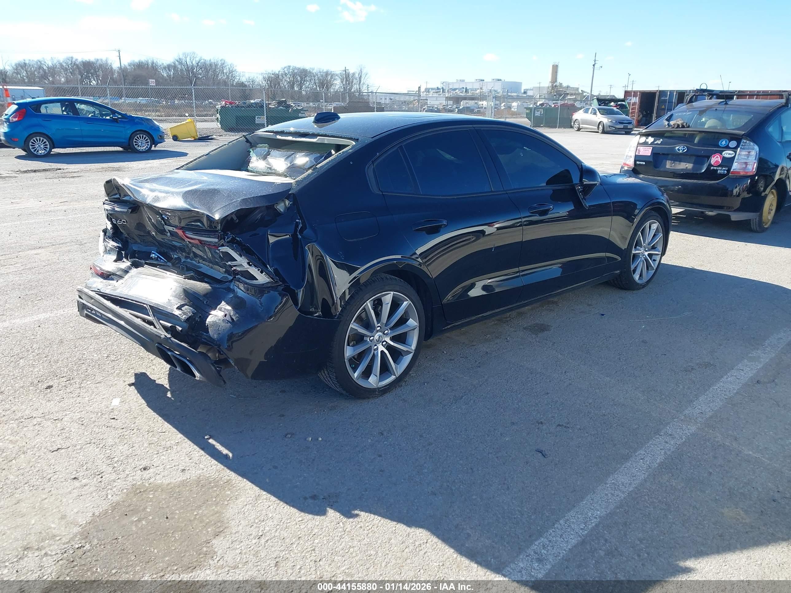 VOLVO S60 image 4