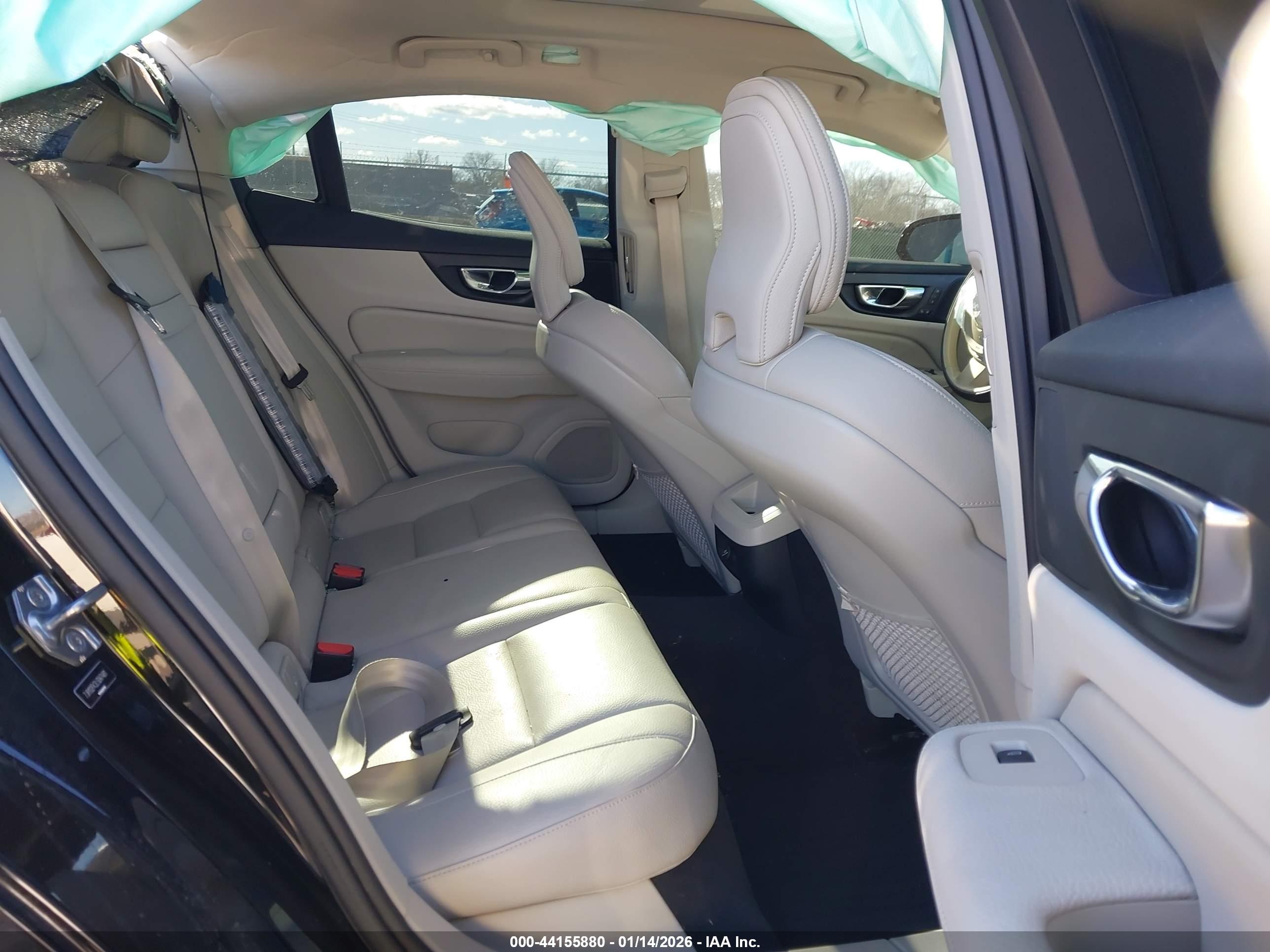 VOLVO S60 image 8