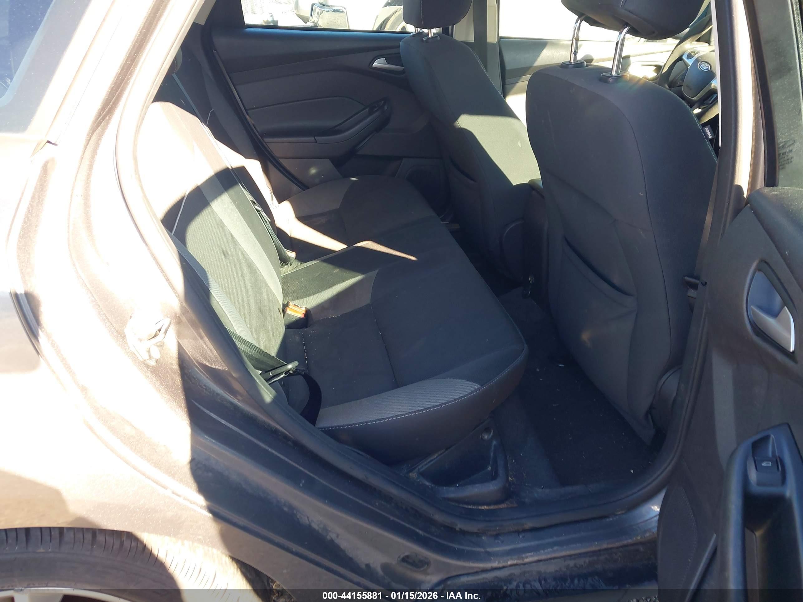 FORD FOCUS image 8