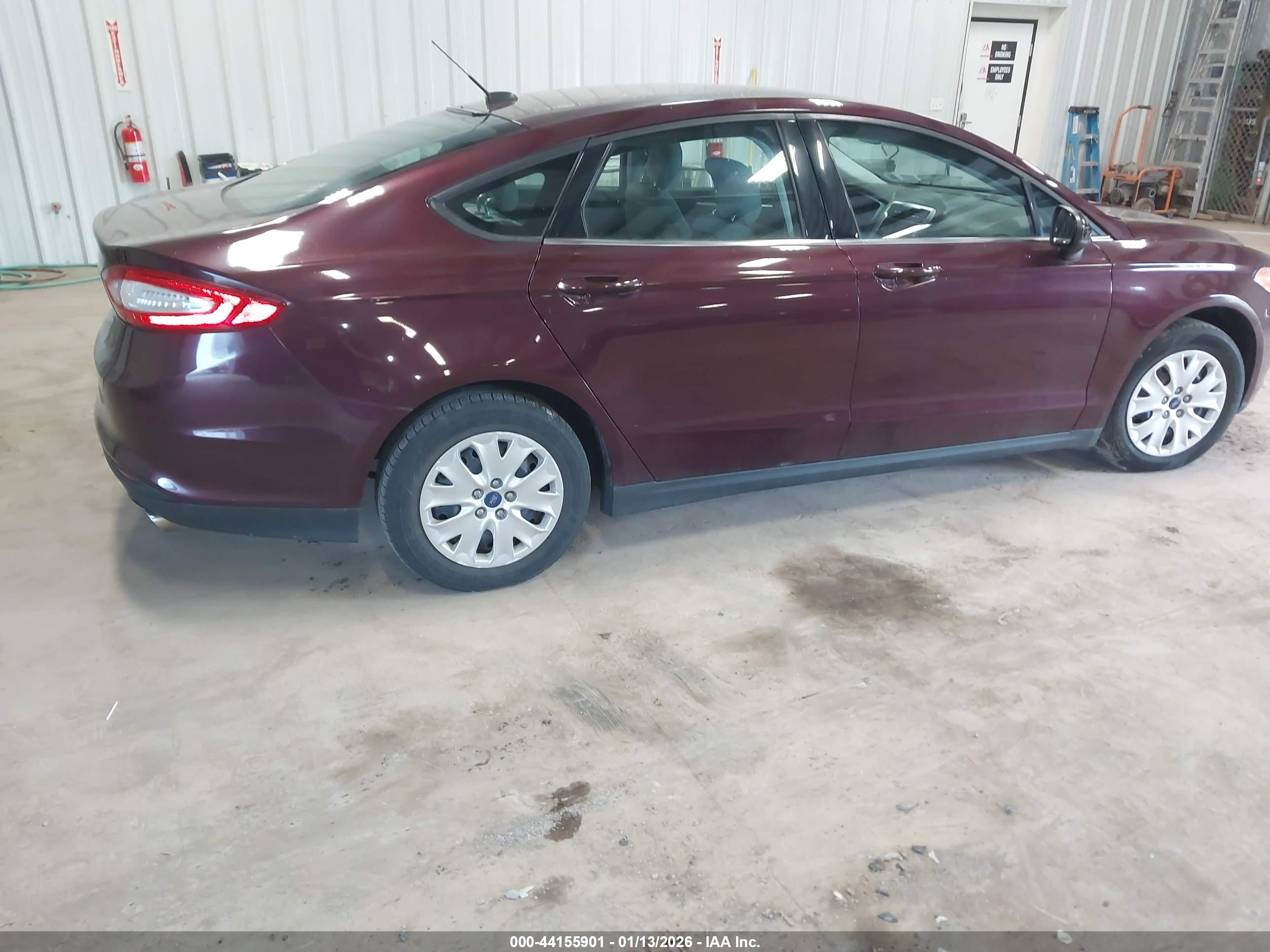 FORD FUSION image 4