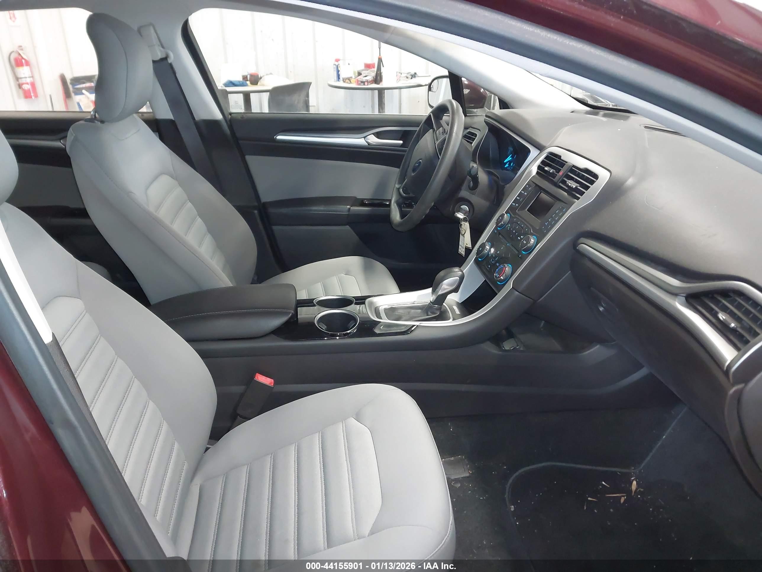 FORD FUSION image 5
