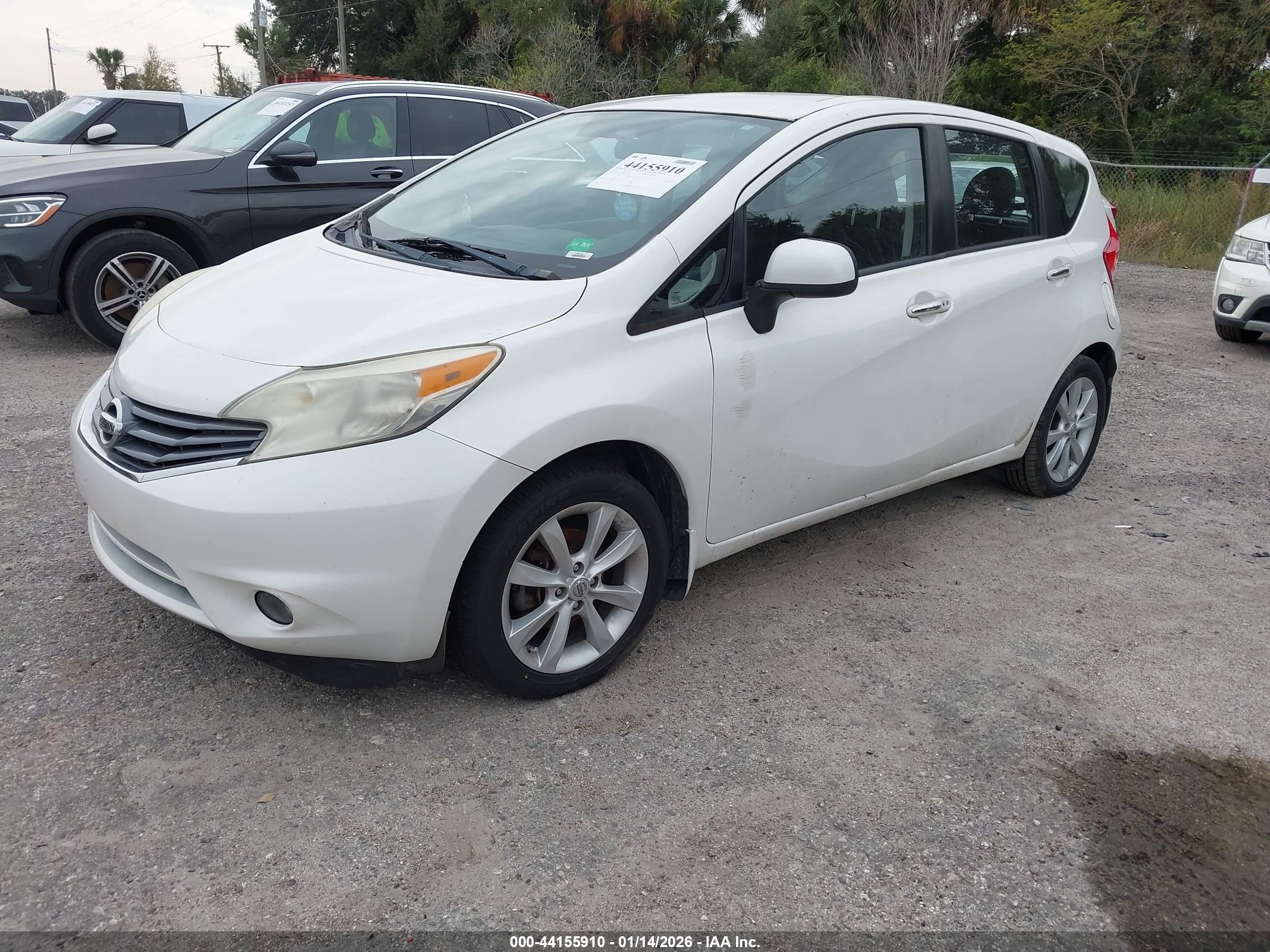 NISSAN VERSA image 2