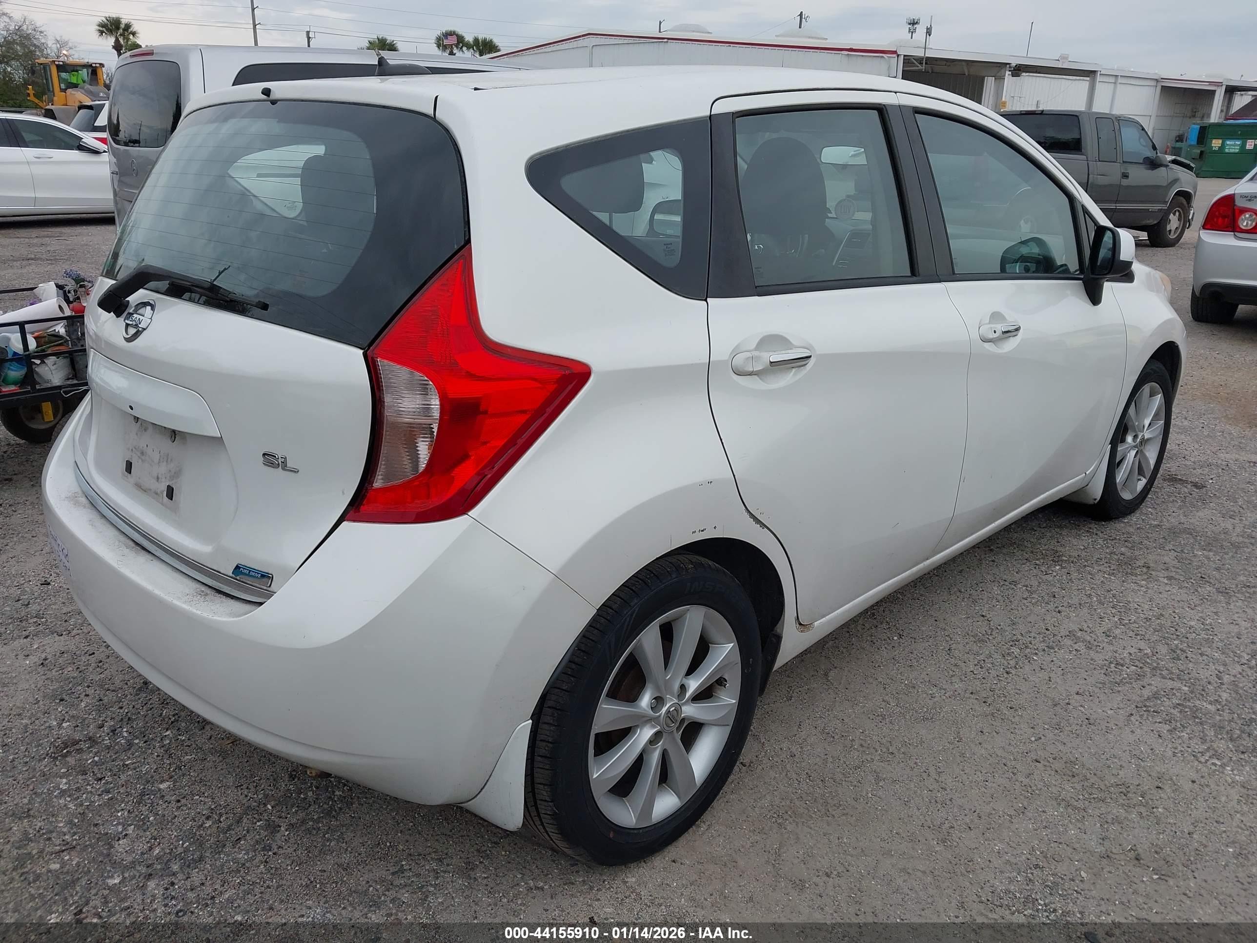NISSAN VERSA image 4