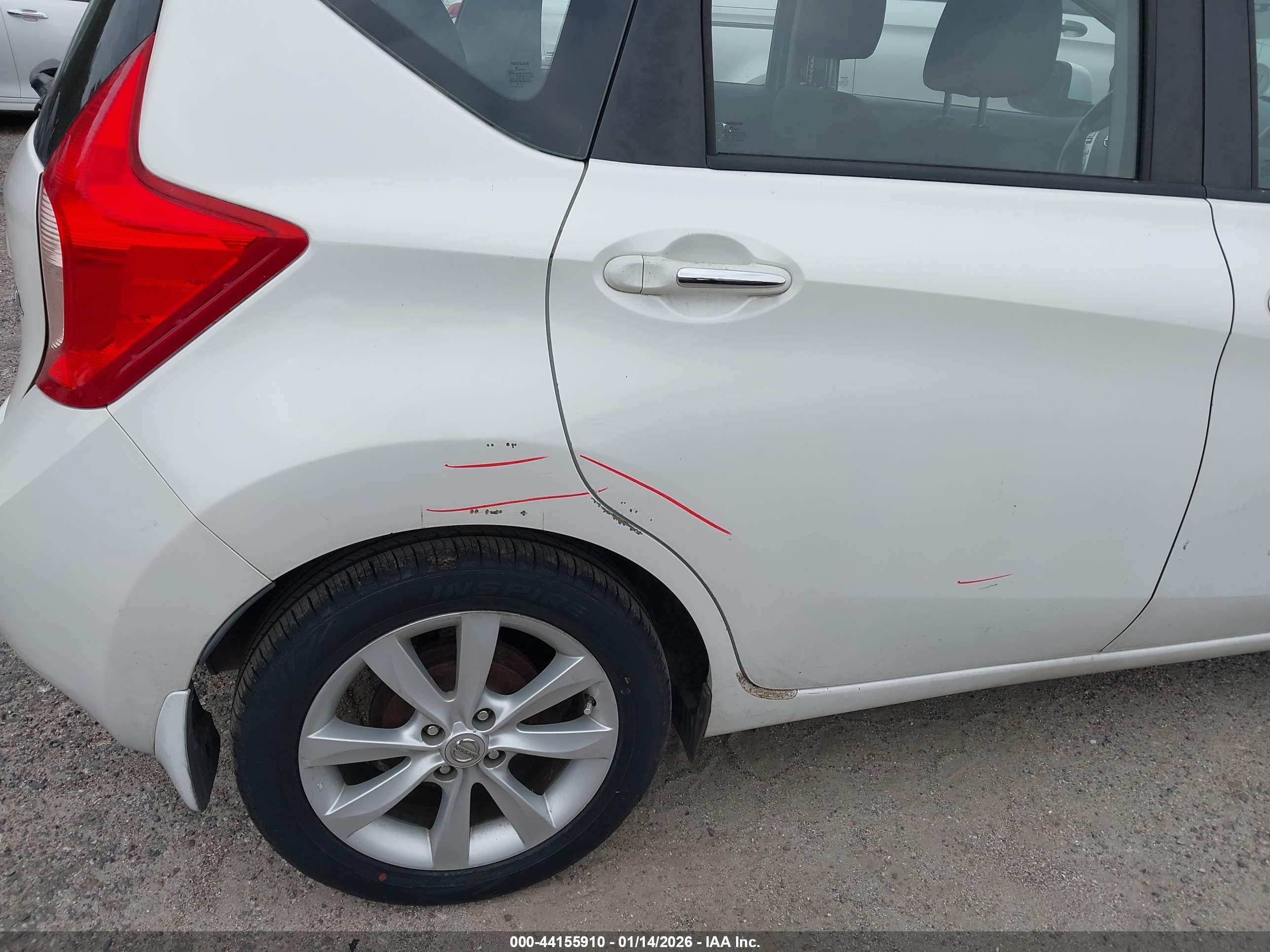 NISSAN VERSA image 6