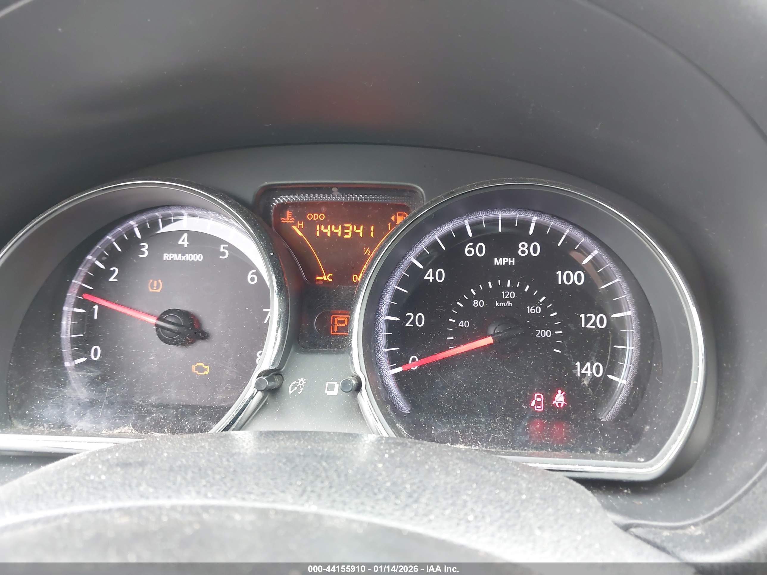 NISSAN VERSA image 7