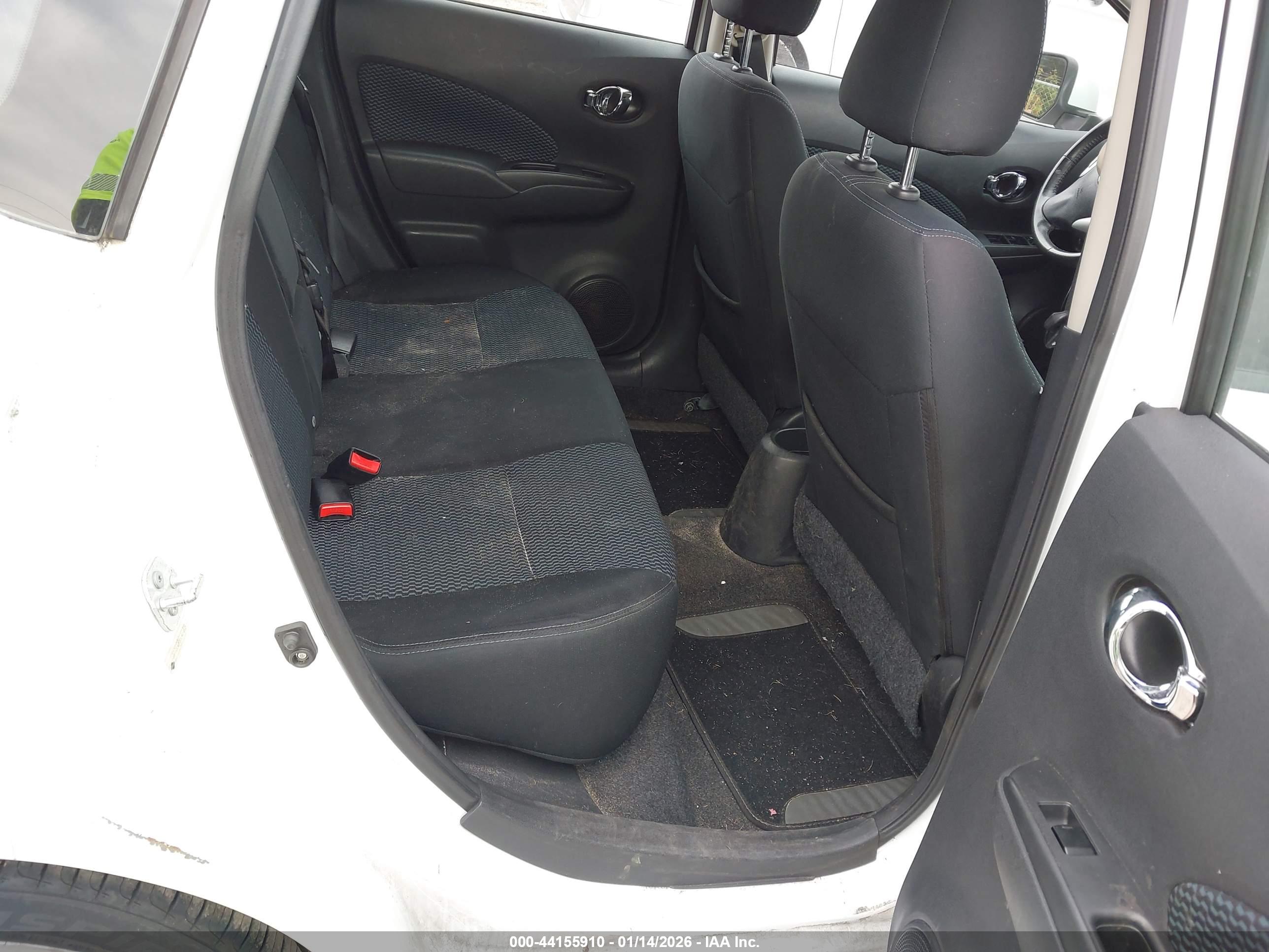 NISSAN VERSA image 8
