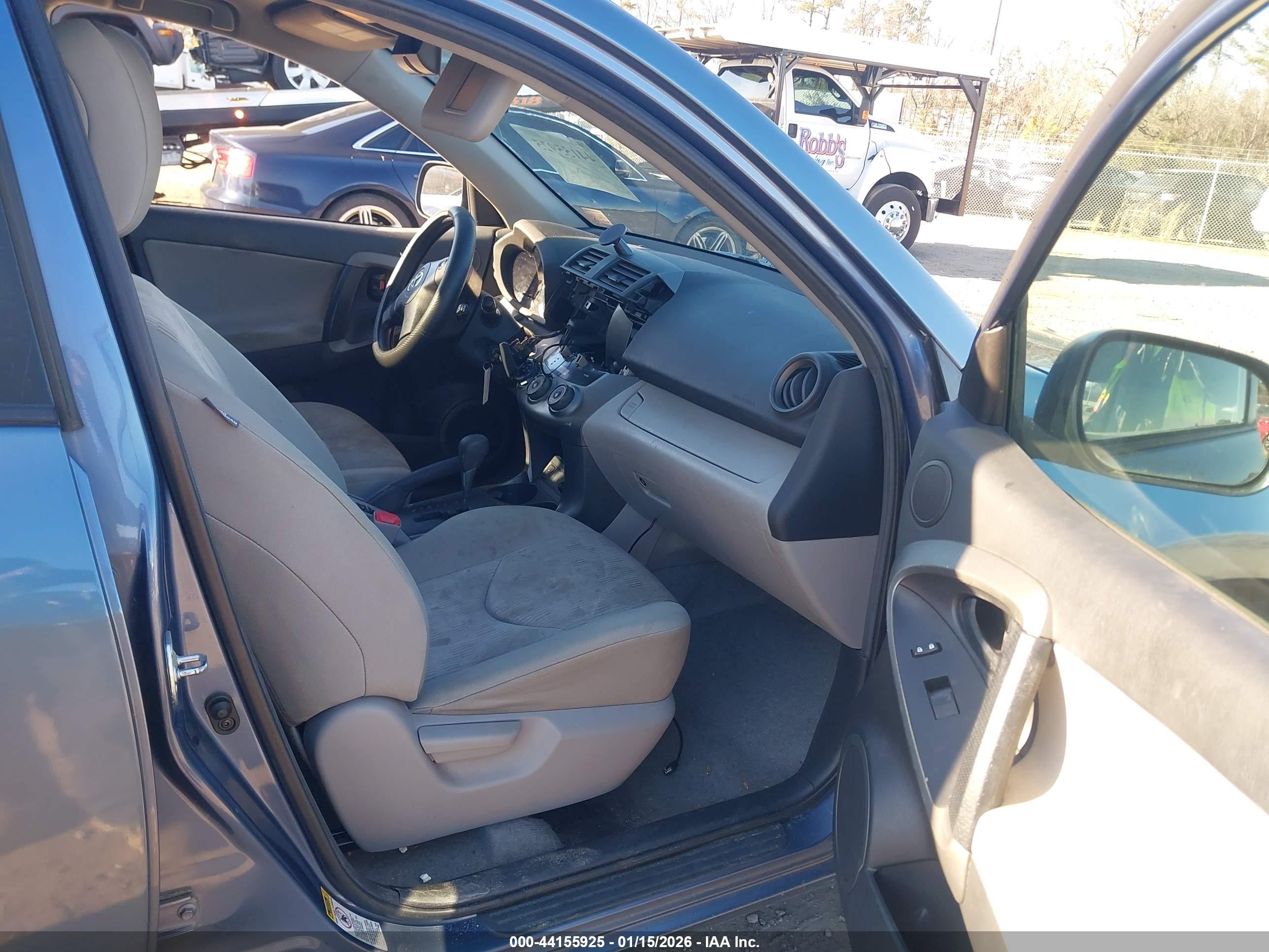TOYOTA RAV4 image 5