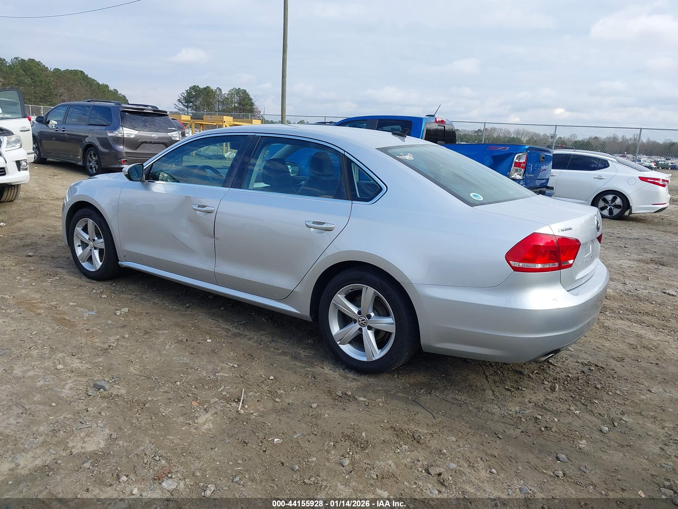 VOLKSWAGEN PASSAT image 3