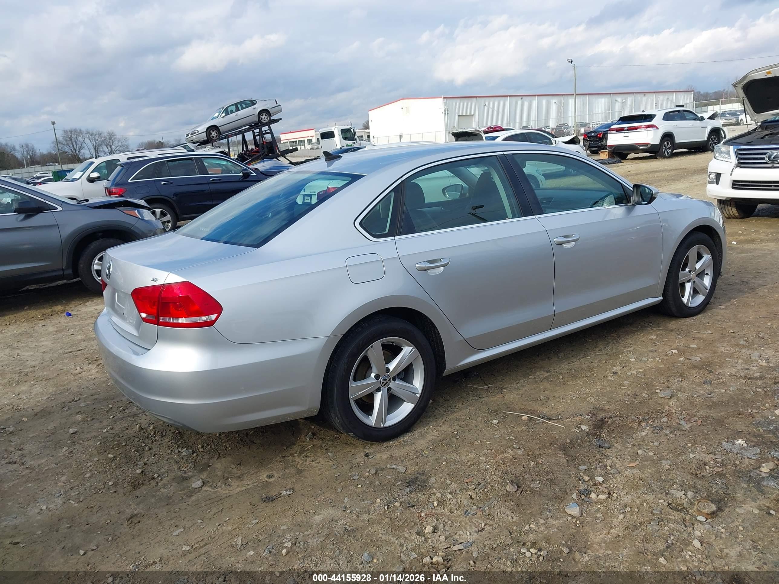 VOLKSWAGEN PASSAT image 4