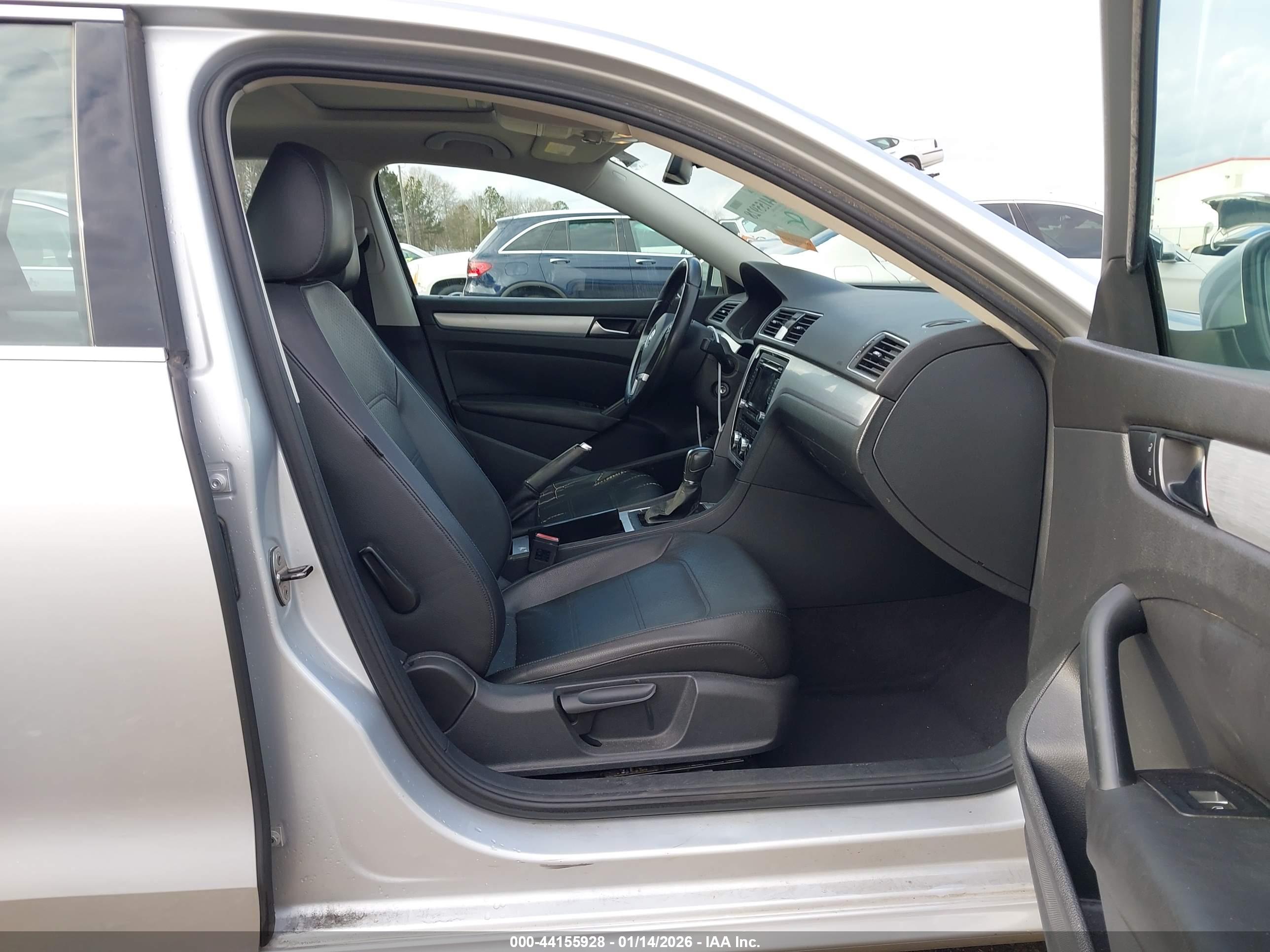 VOLKSWAGEN PASSAT image 5