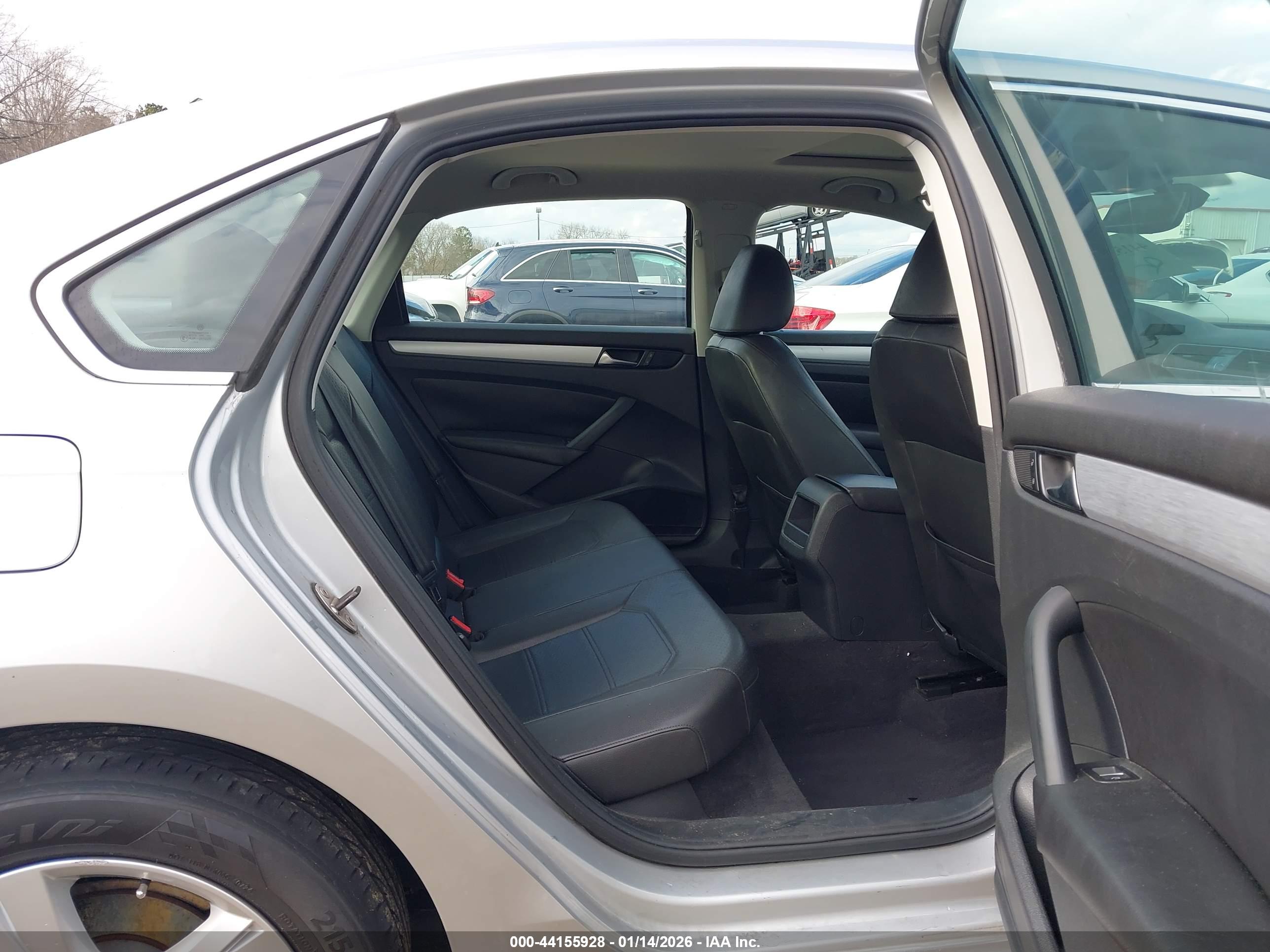 VOLKSWAGEN PASSAT image 8