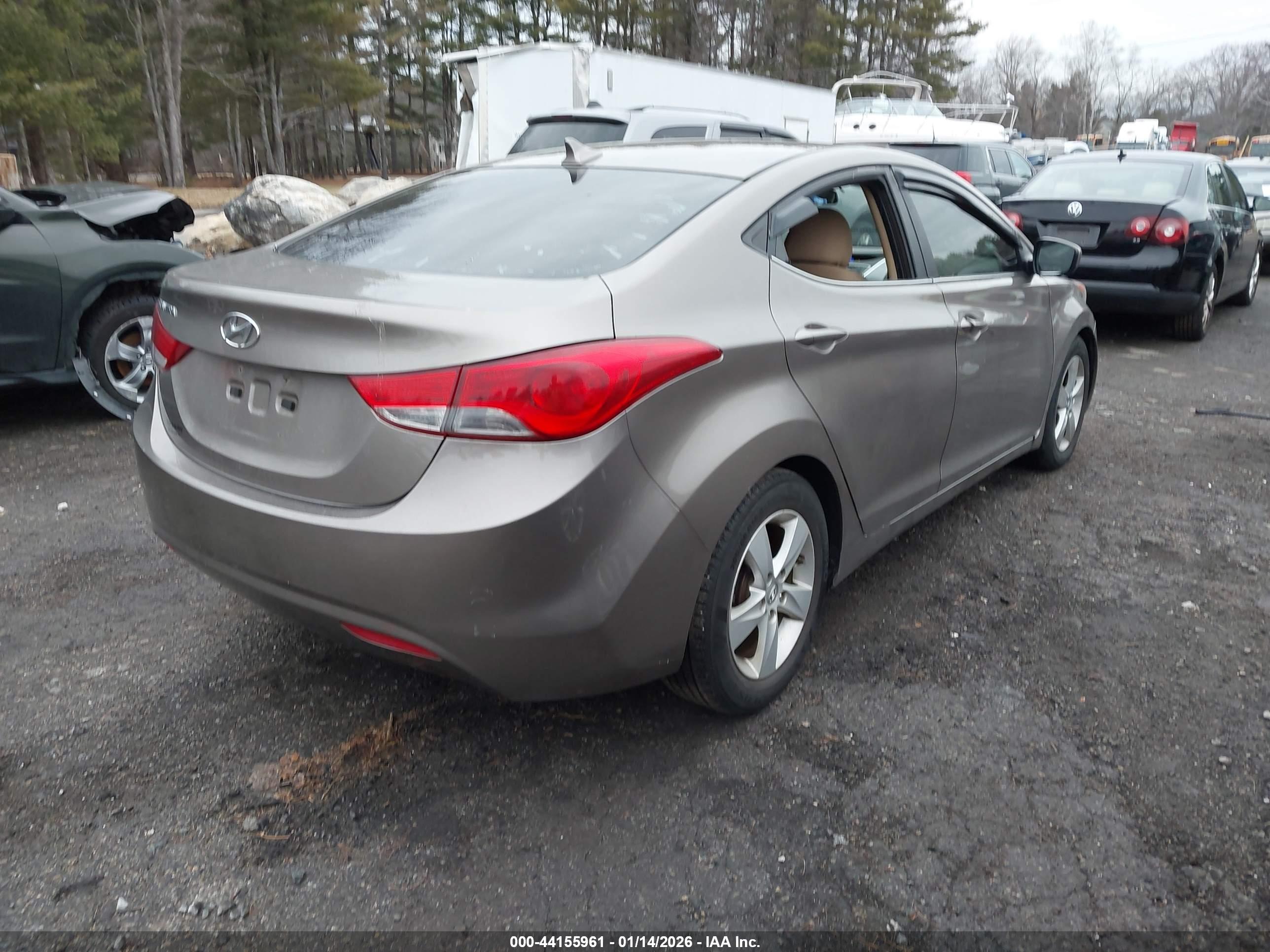 HYUNDAI ELANTRA image 4