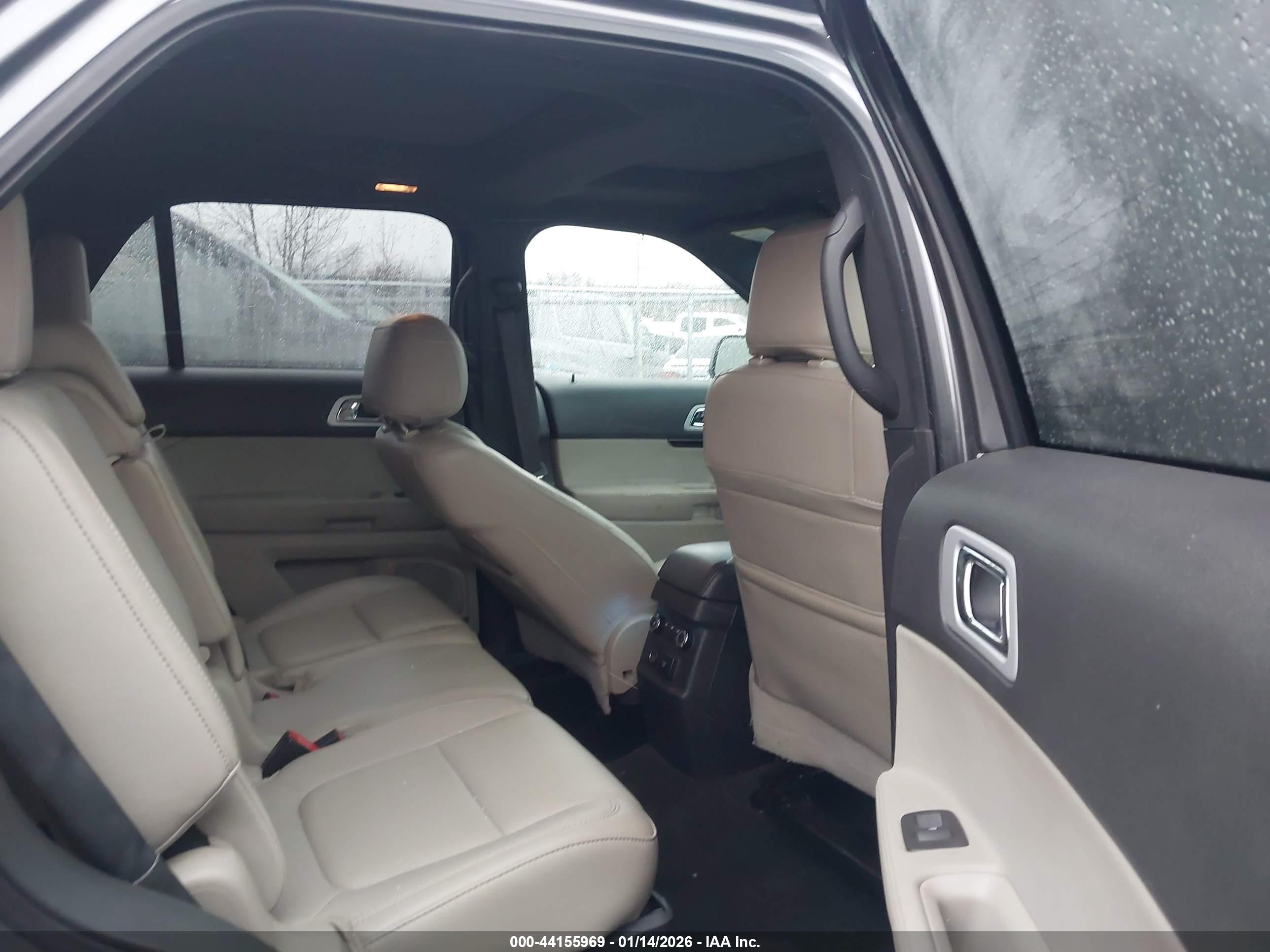 FORD EXPLORER image 8