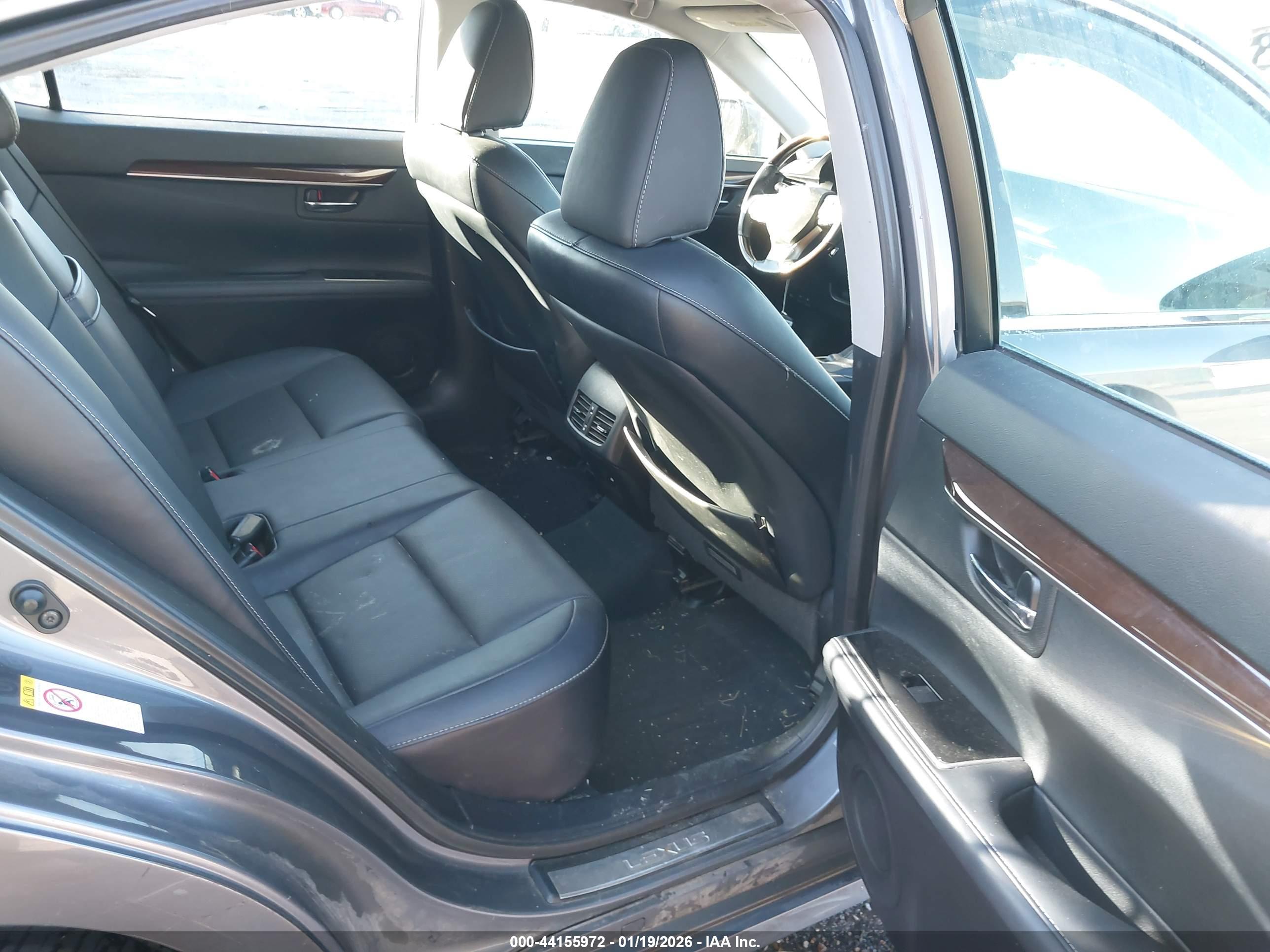 LEXUS ES image 8
