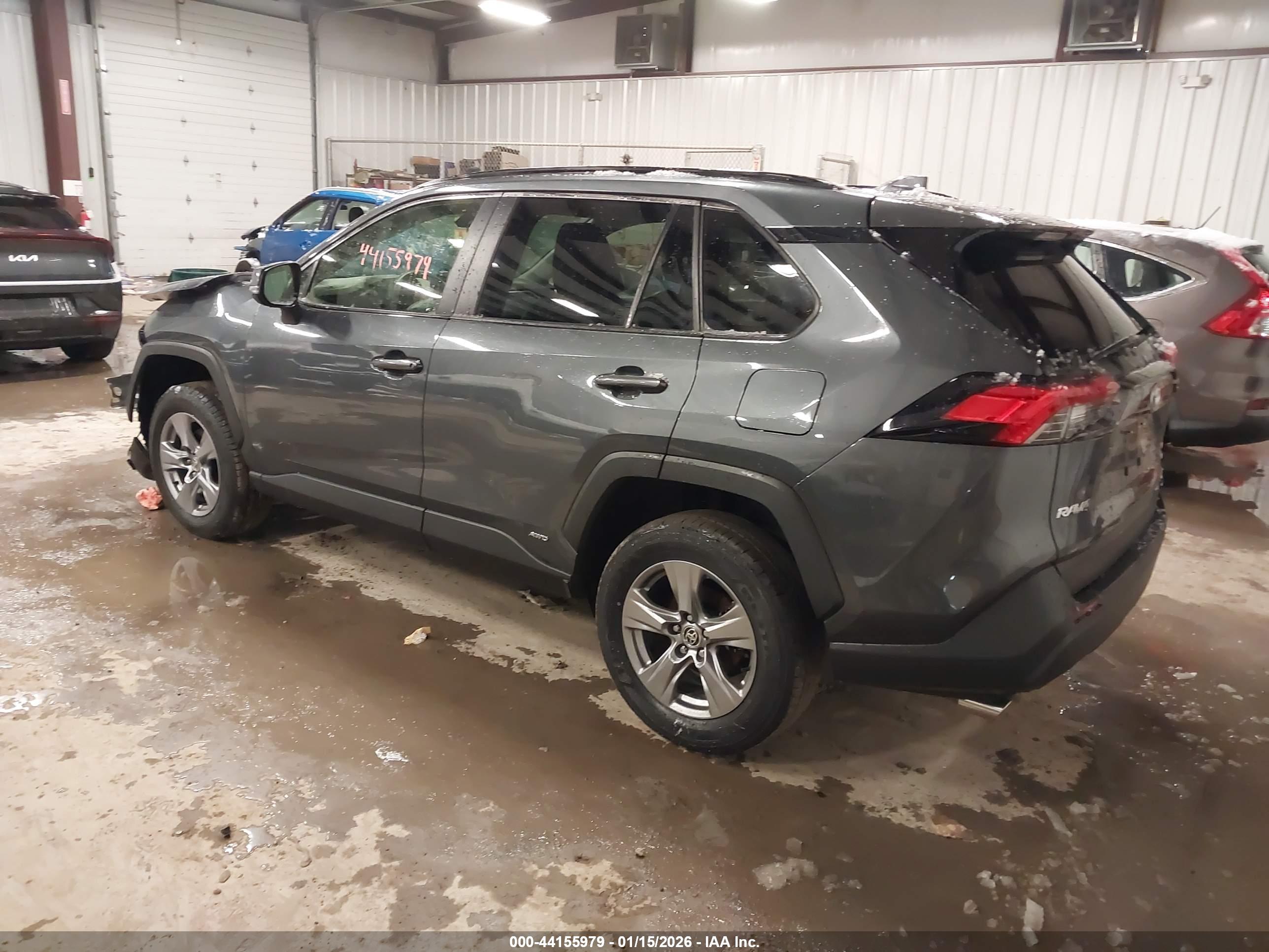 TOYOTA RAV4 image 3