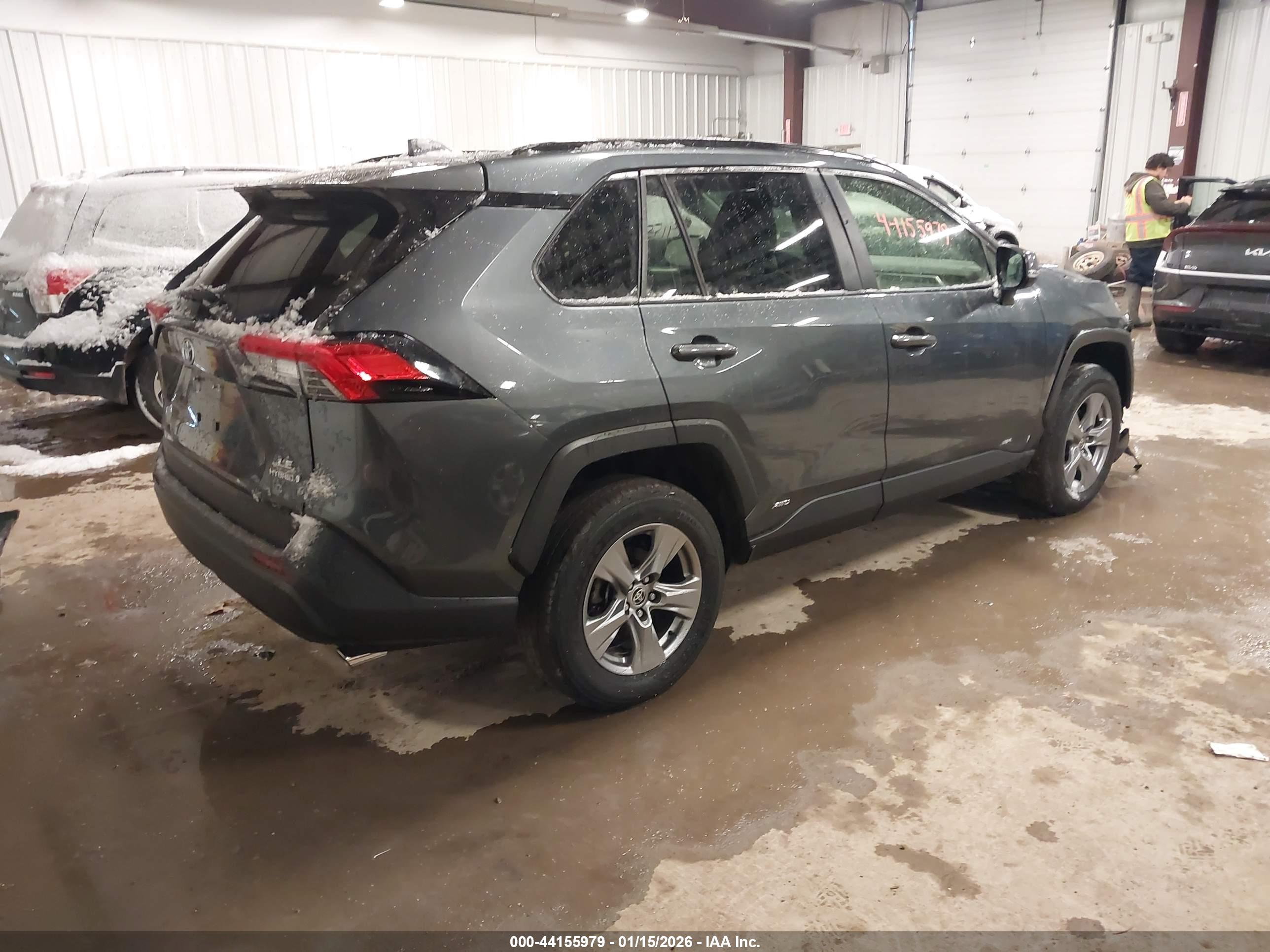 TOYOTA RAV4 image 4