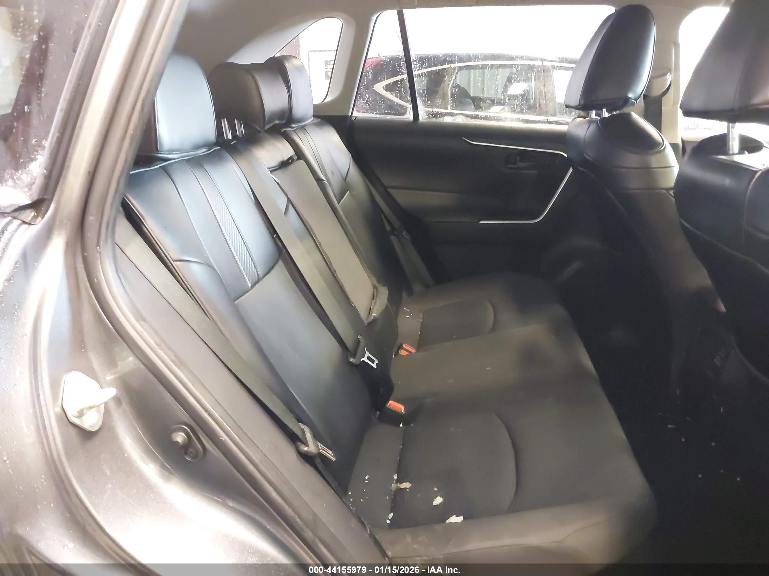 TOYOTA RAV4 image 8
