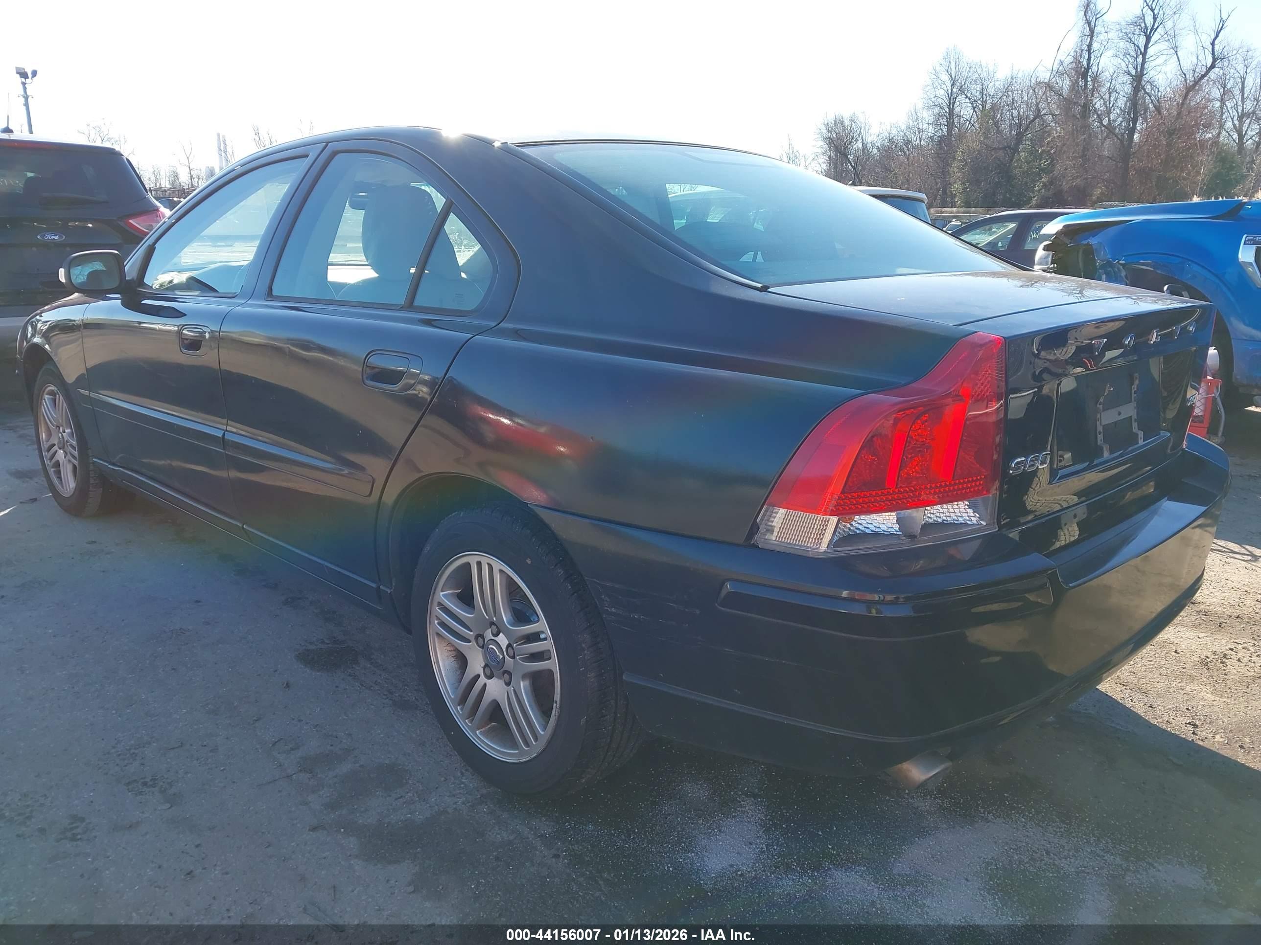 VOLVO S60 image 3