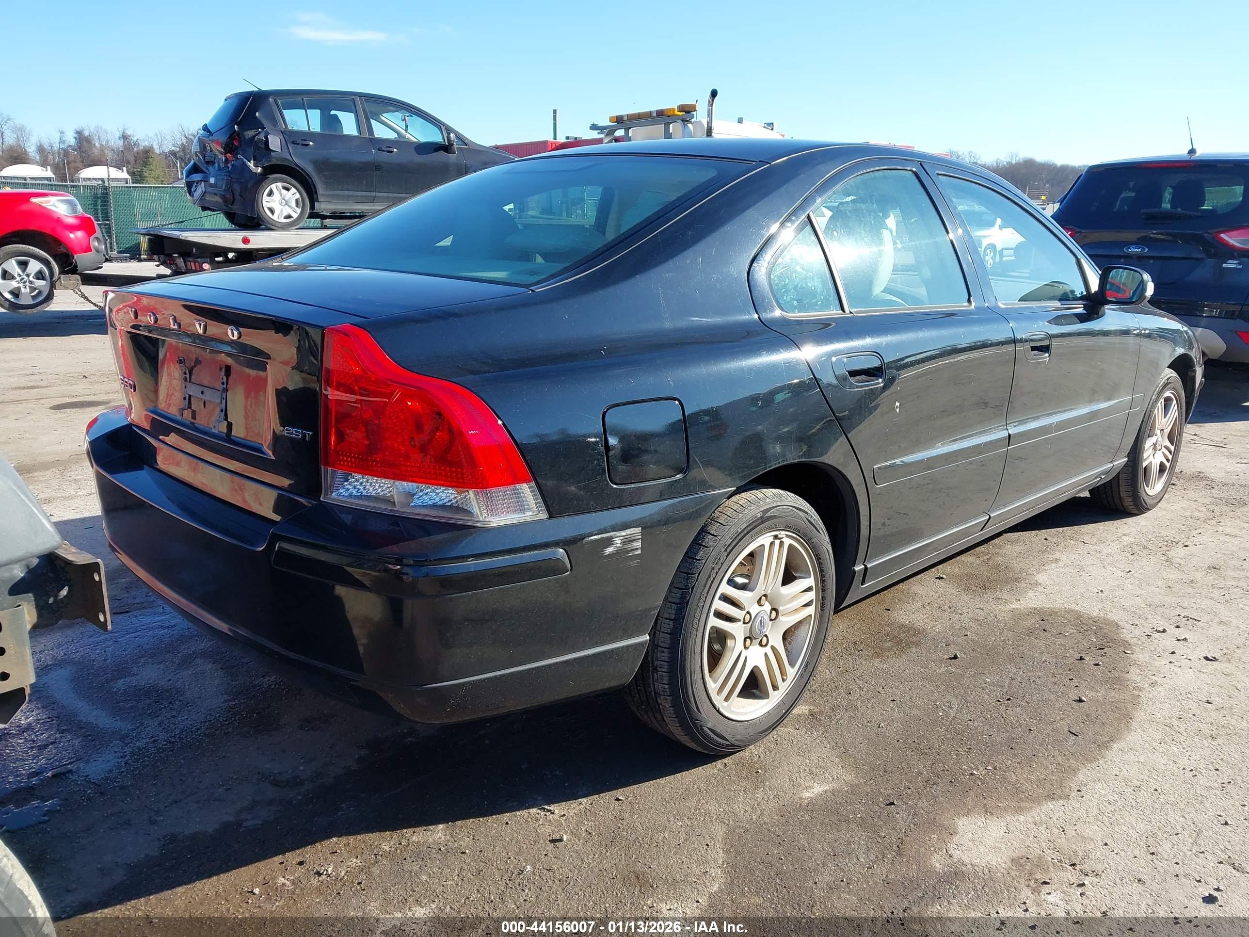 VOLVO S60 image 4