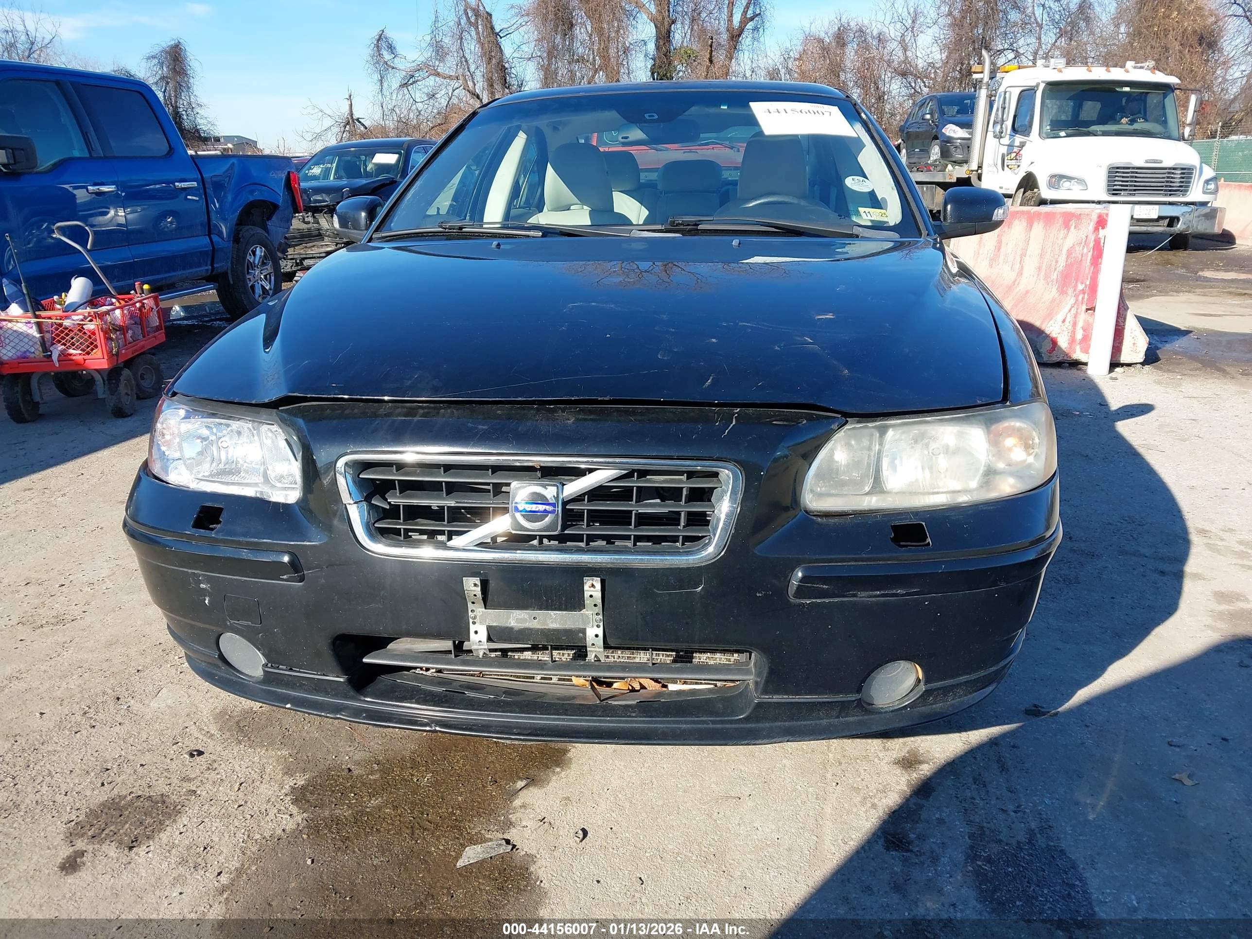 VOLVO S60 image 6