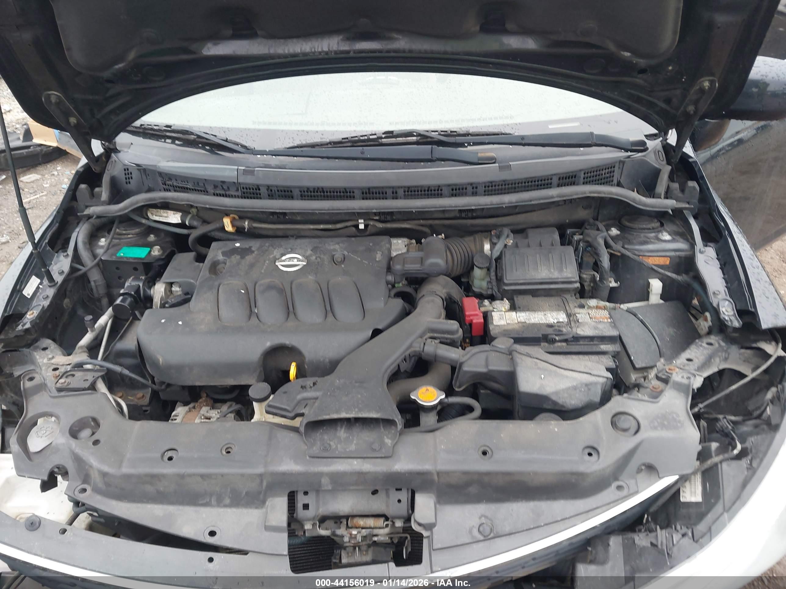 NISSAN VERSA image 10
