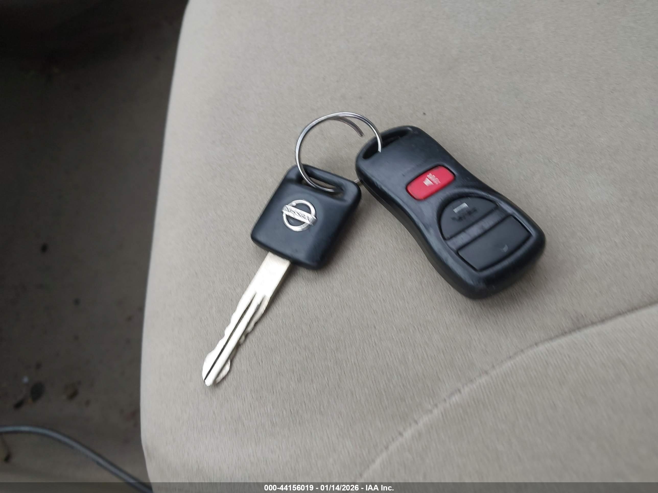 NISSAN VERSA image 11