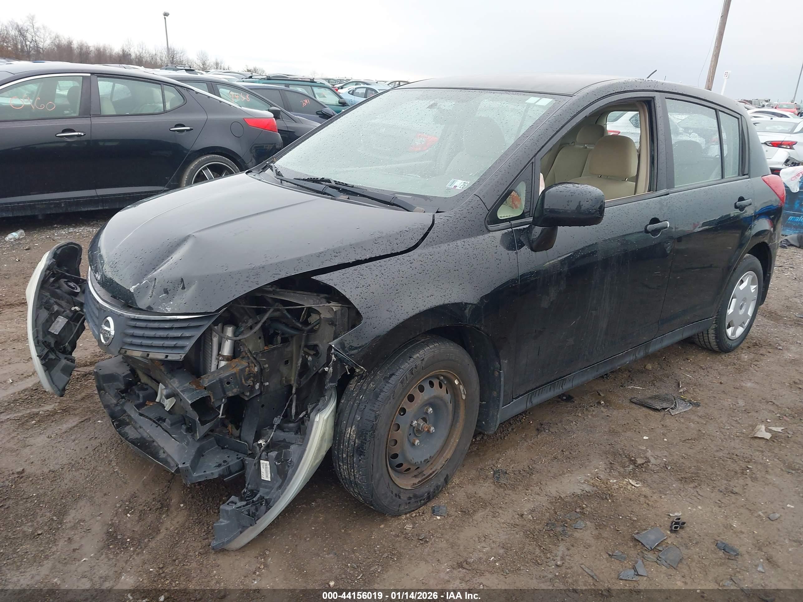 NISSAN VERSA image 2