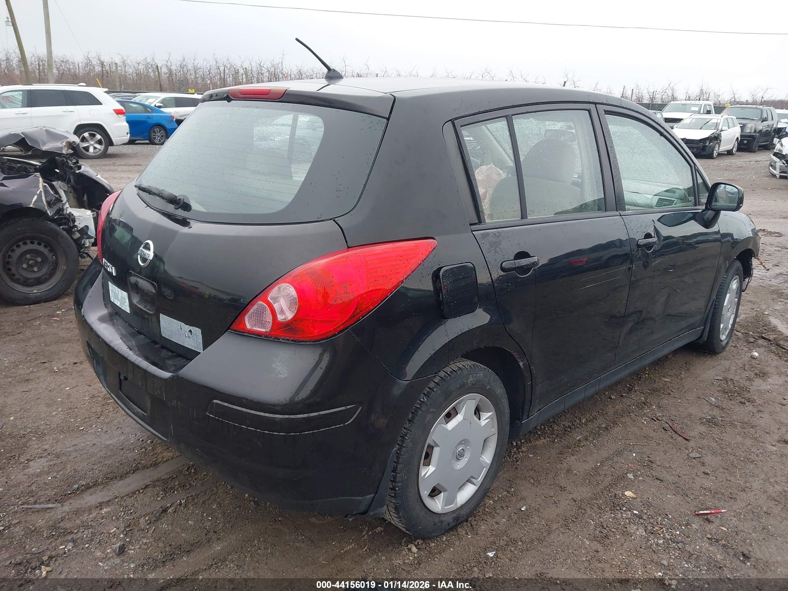 NISSAN VERSA image 4