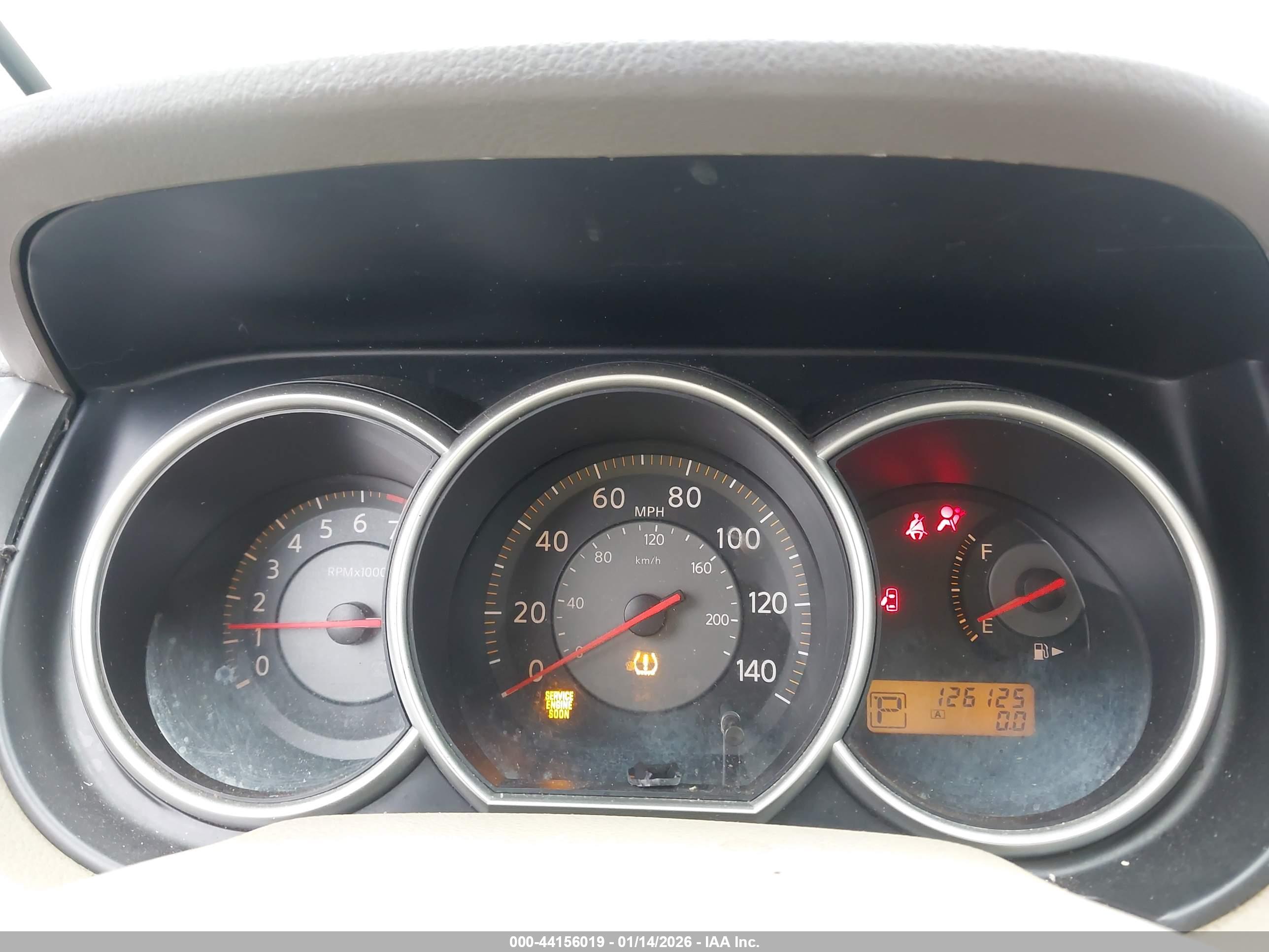 NISSAN VERSA image 7
