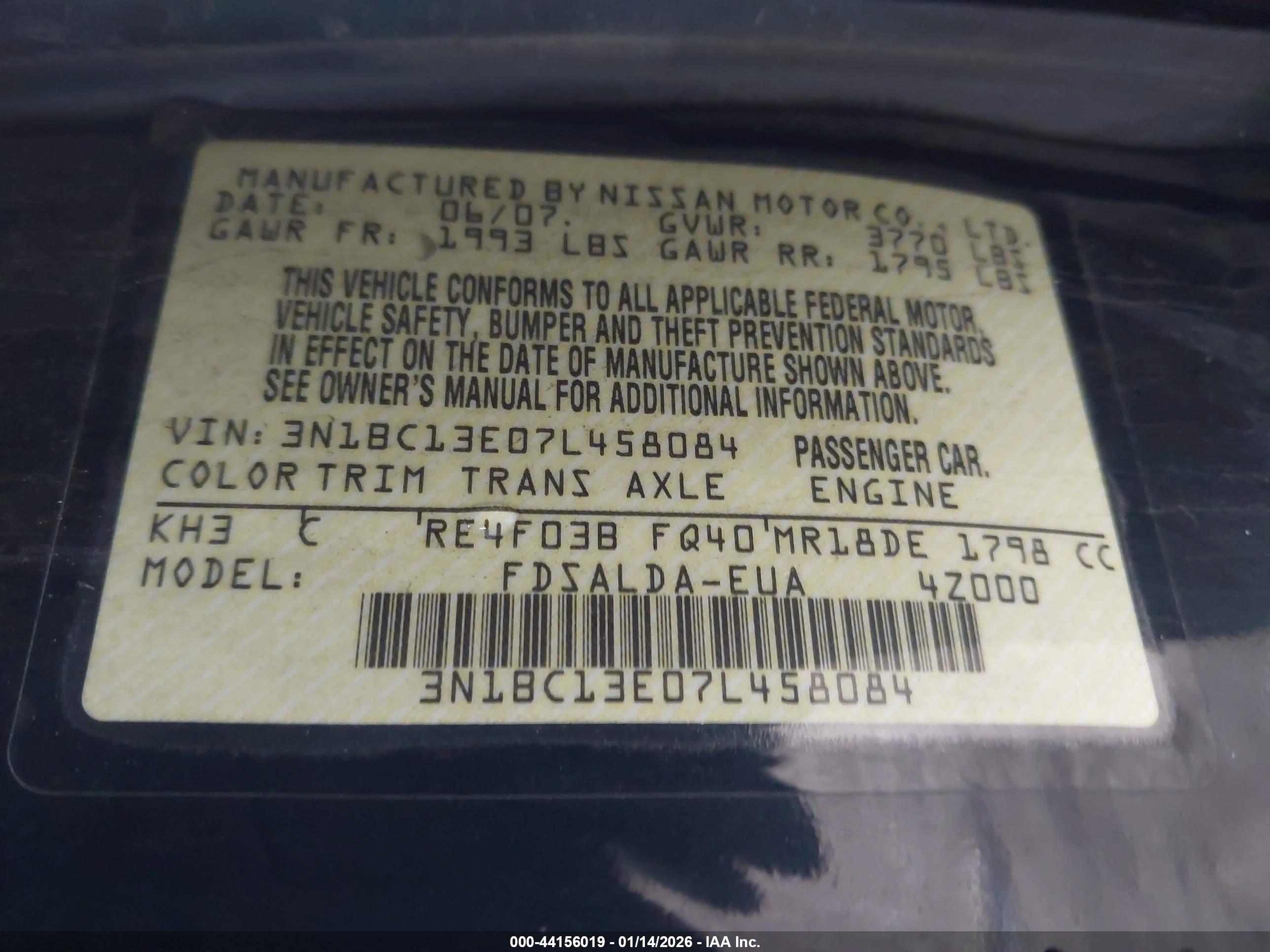 NISSAN VERSA image 9