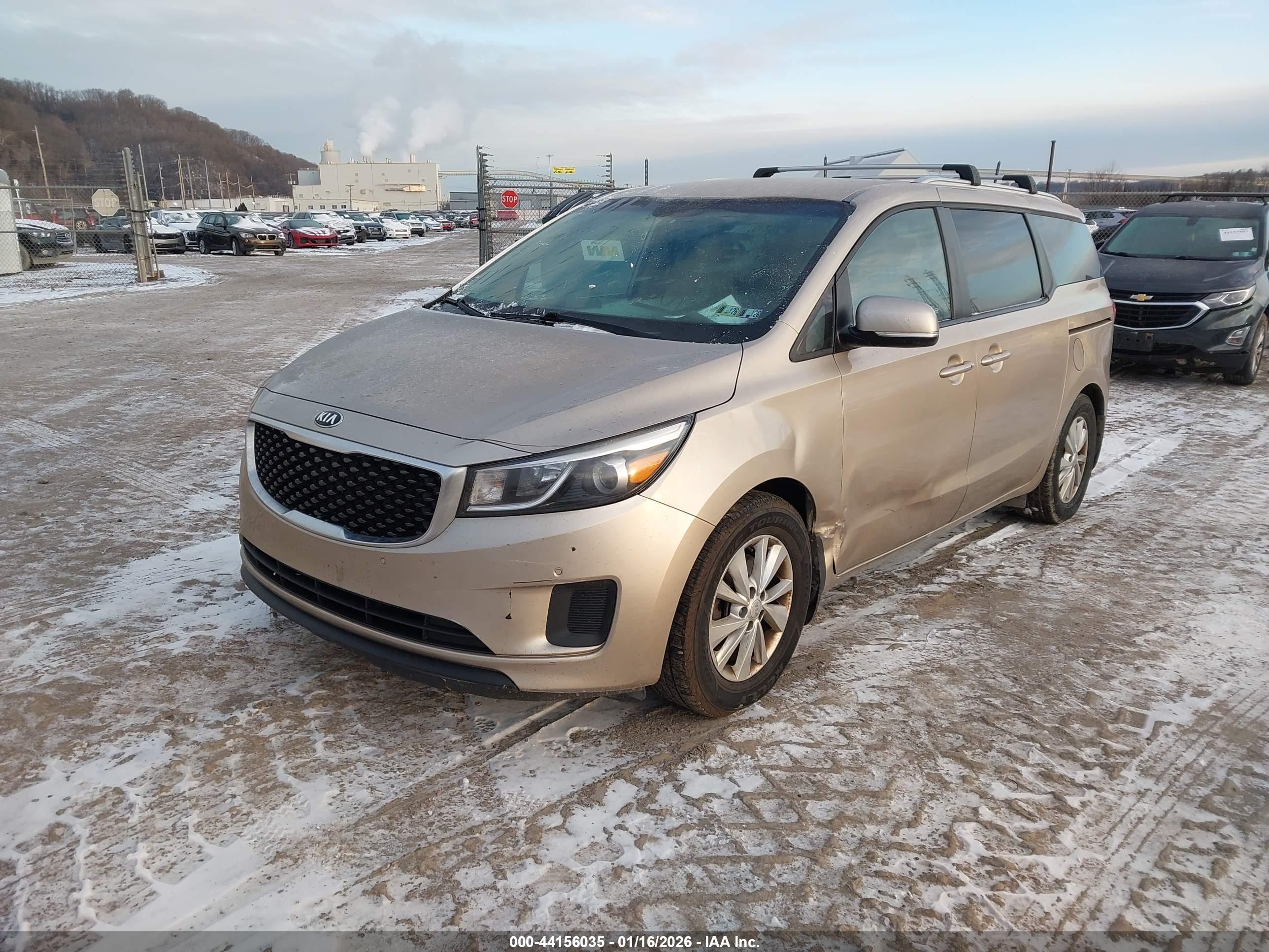 KIA SEDONA image 2