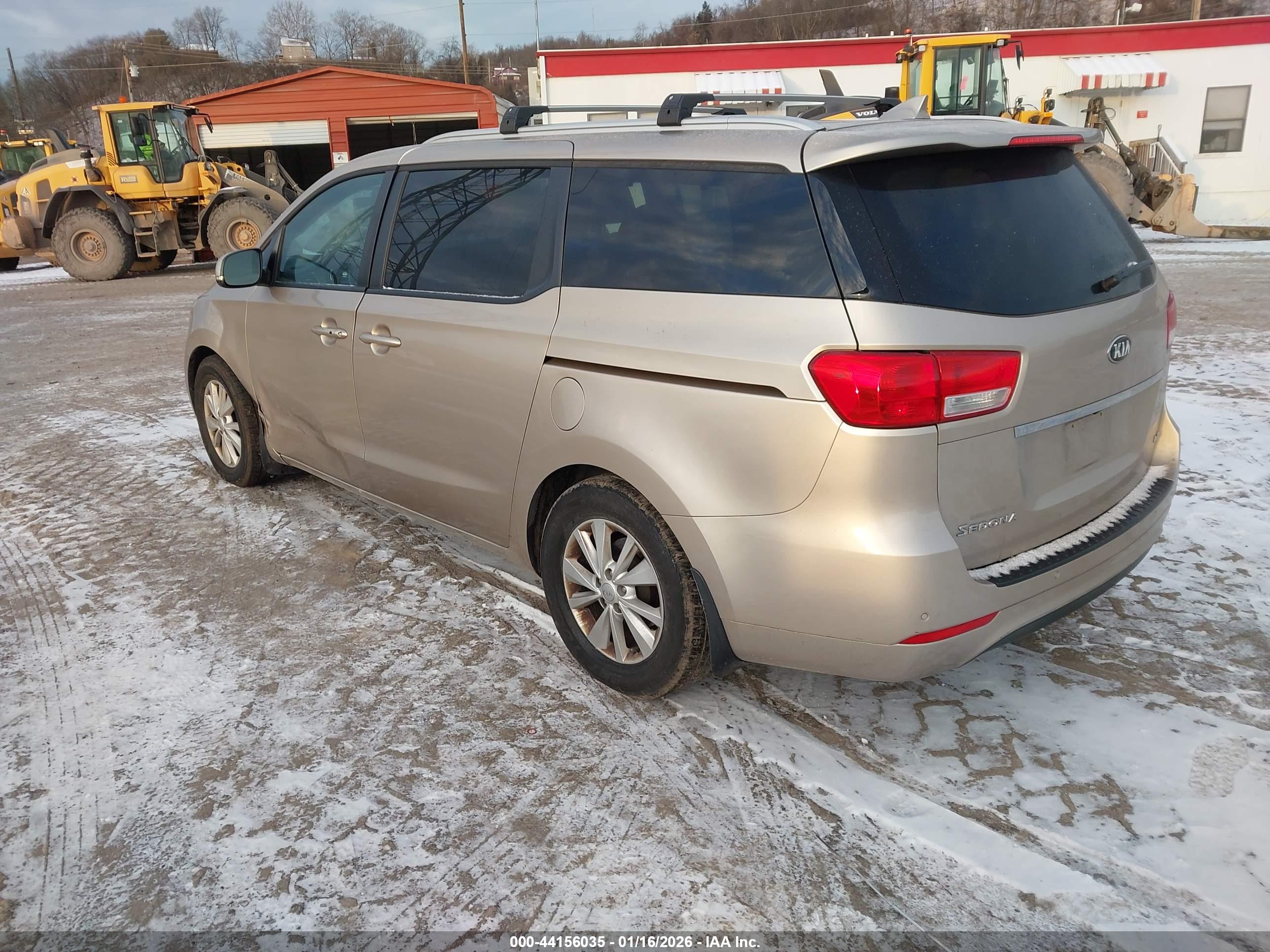 KIA SEDONA image 3