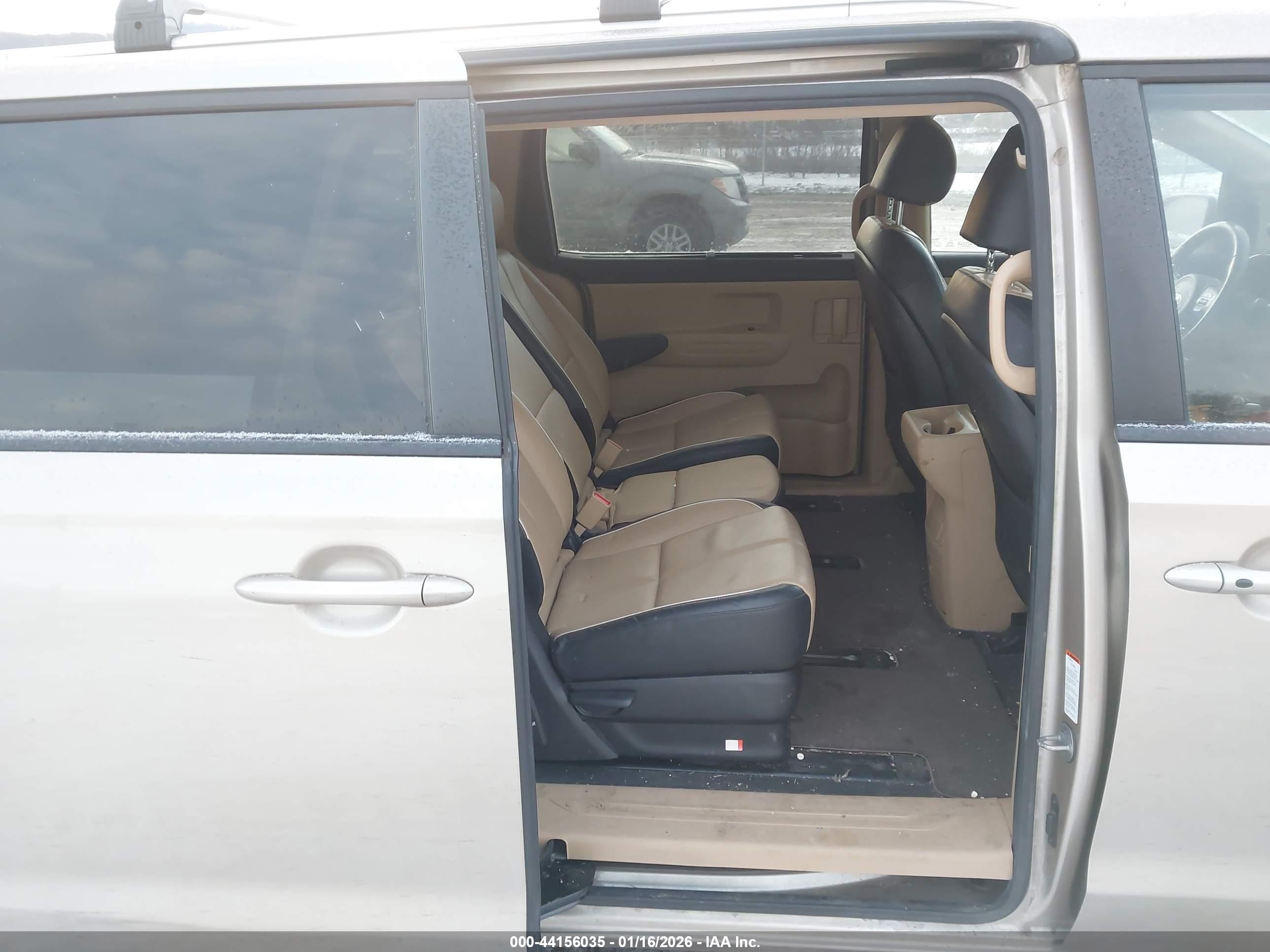 KIA SEDONA image 8