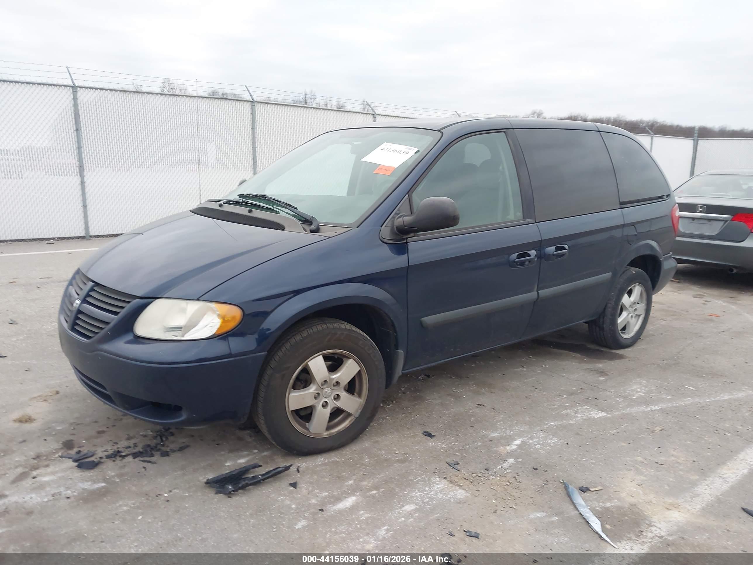 DODGE CARAVAN image 2